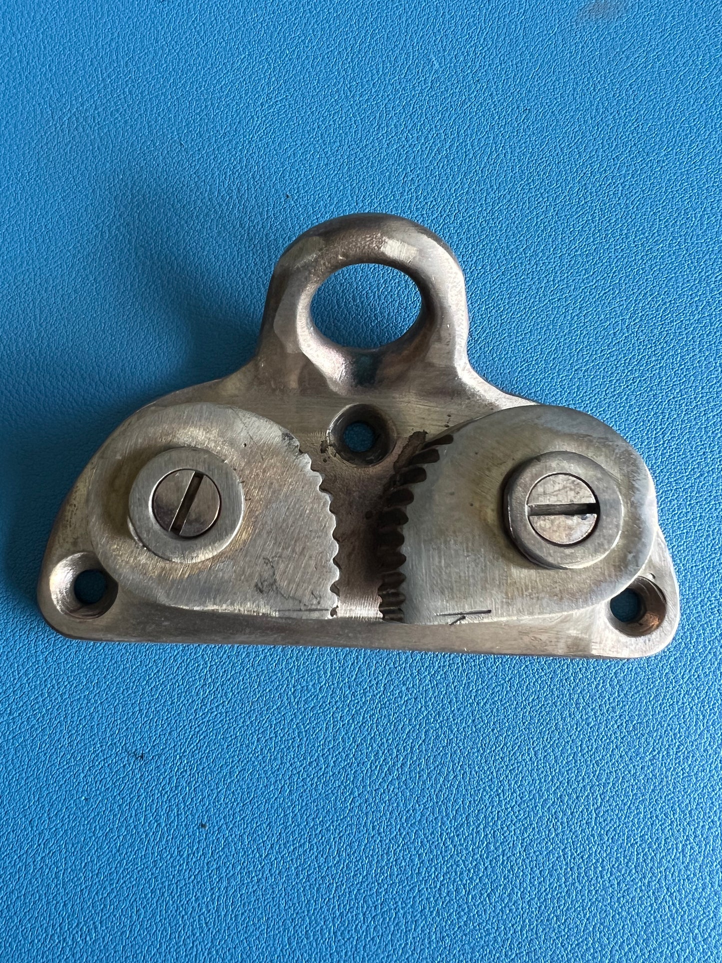 Bronze Cam Cleat 3/8" Line Oval Base