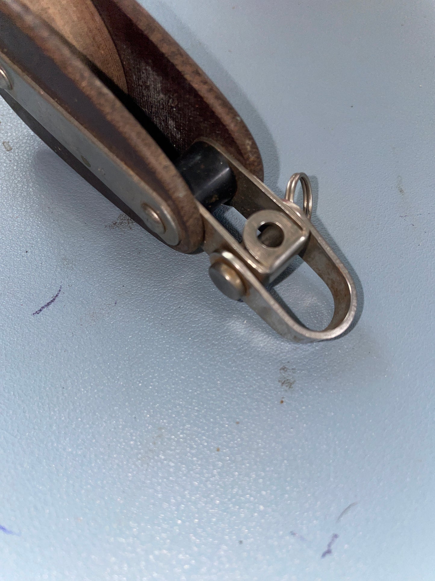 Tufnol 1 5/8" Sheave Fixed Block With Shackle - 3/8" Line
