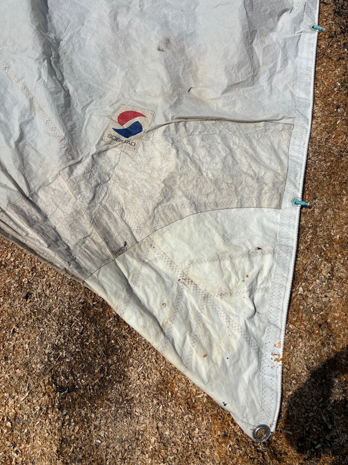 27’8” x 26’7” x 16’6” Sail