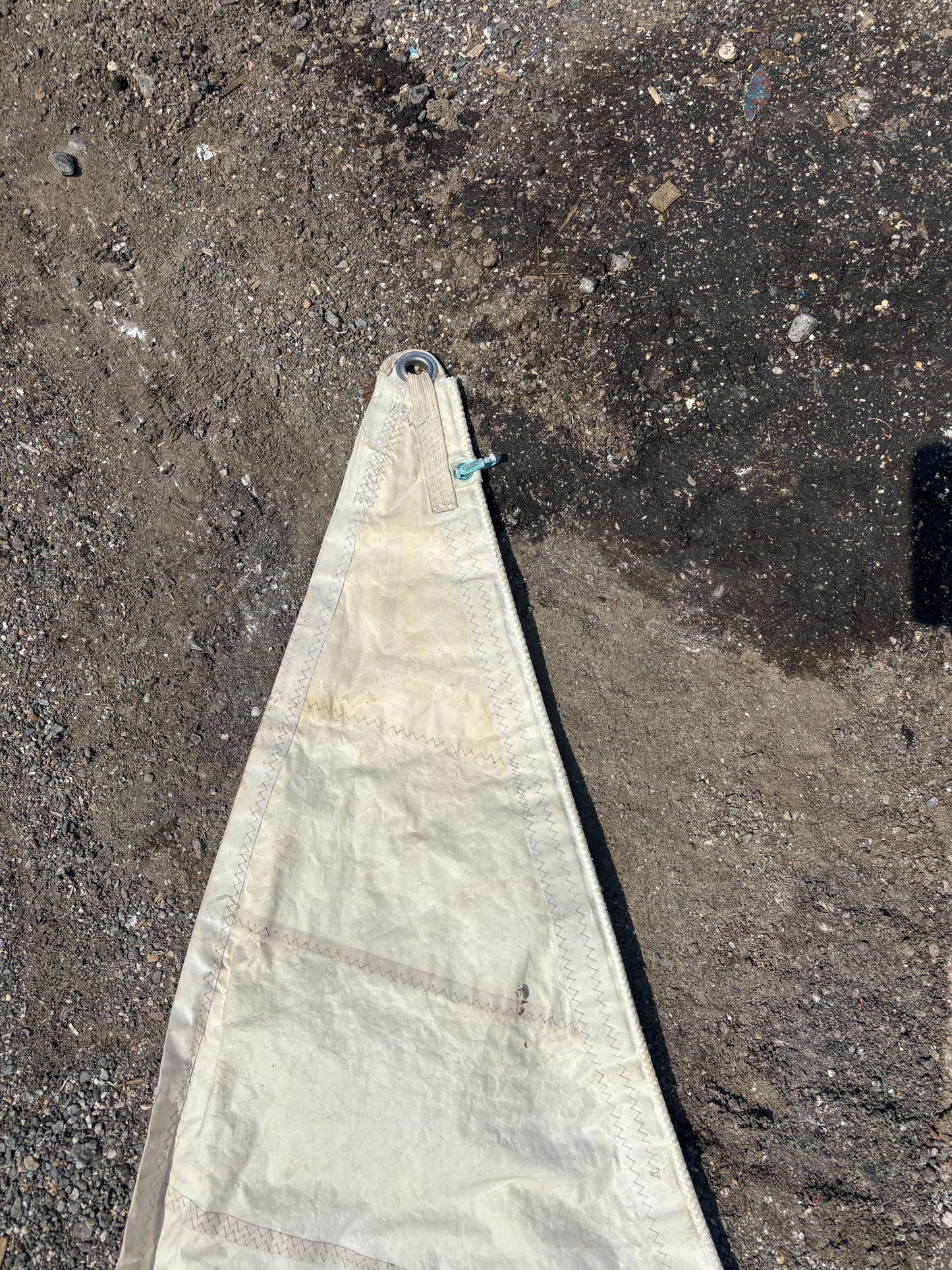 27’8” x 26’7” x 16’6” Sail