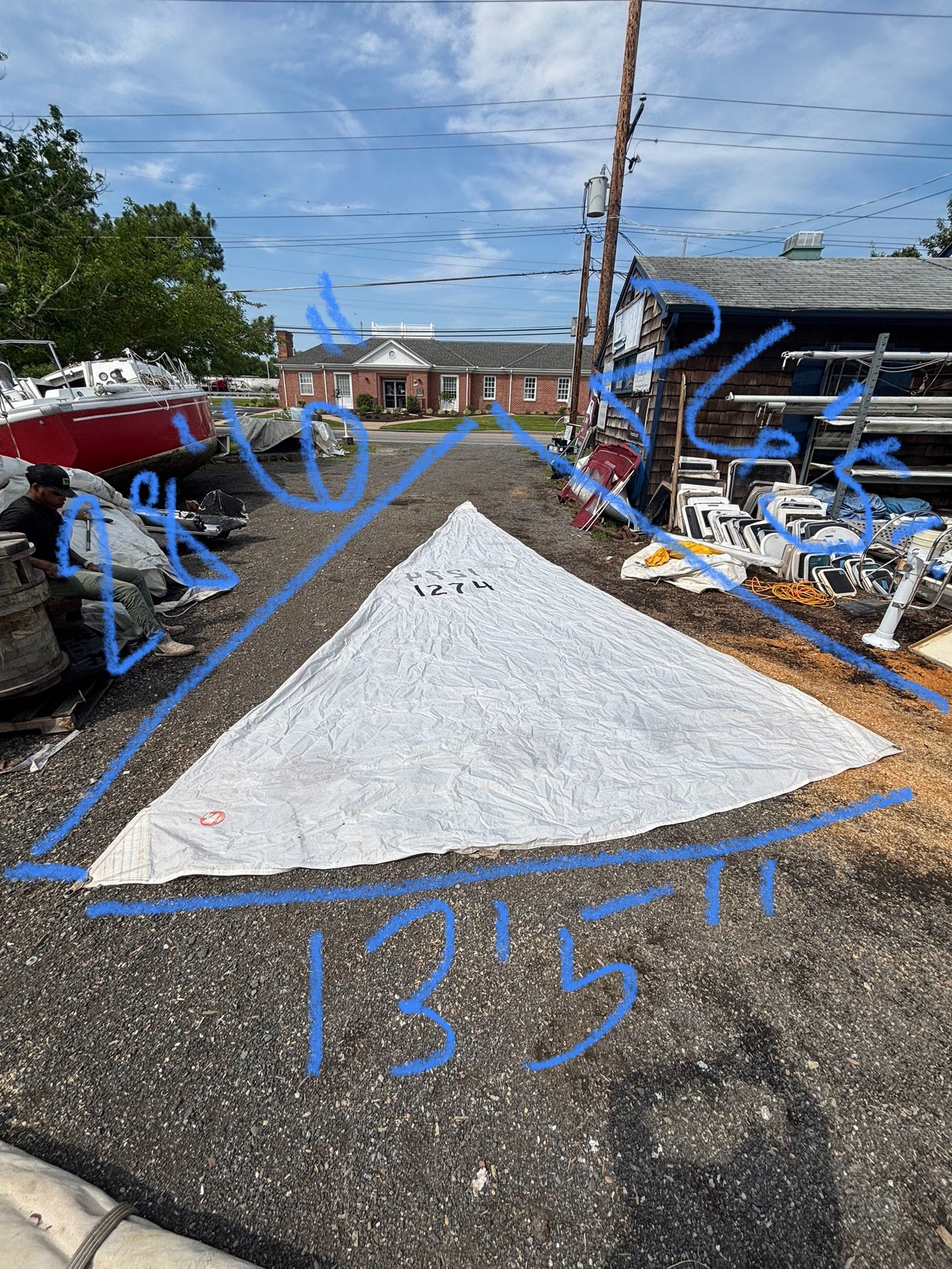 28’6” x 26’5” x 13’5” Sail