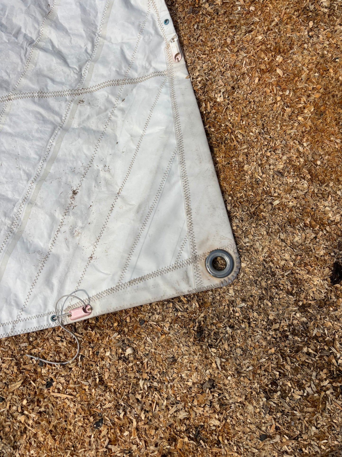 28’6” x 26’5” x 13’5” Sail