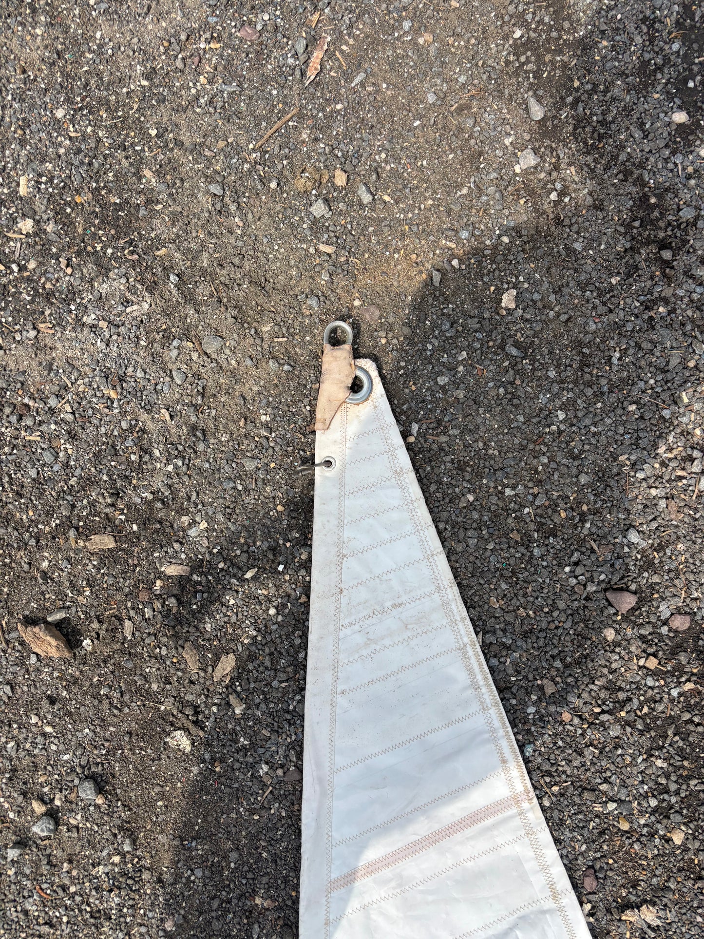 28’6” x 26’5” x 13’5” Sail