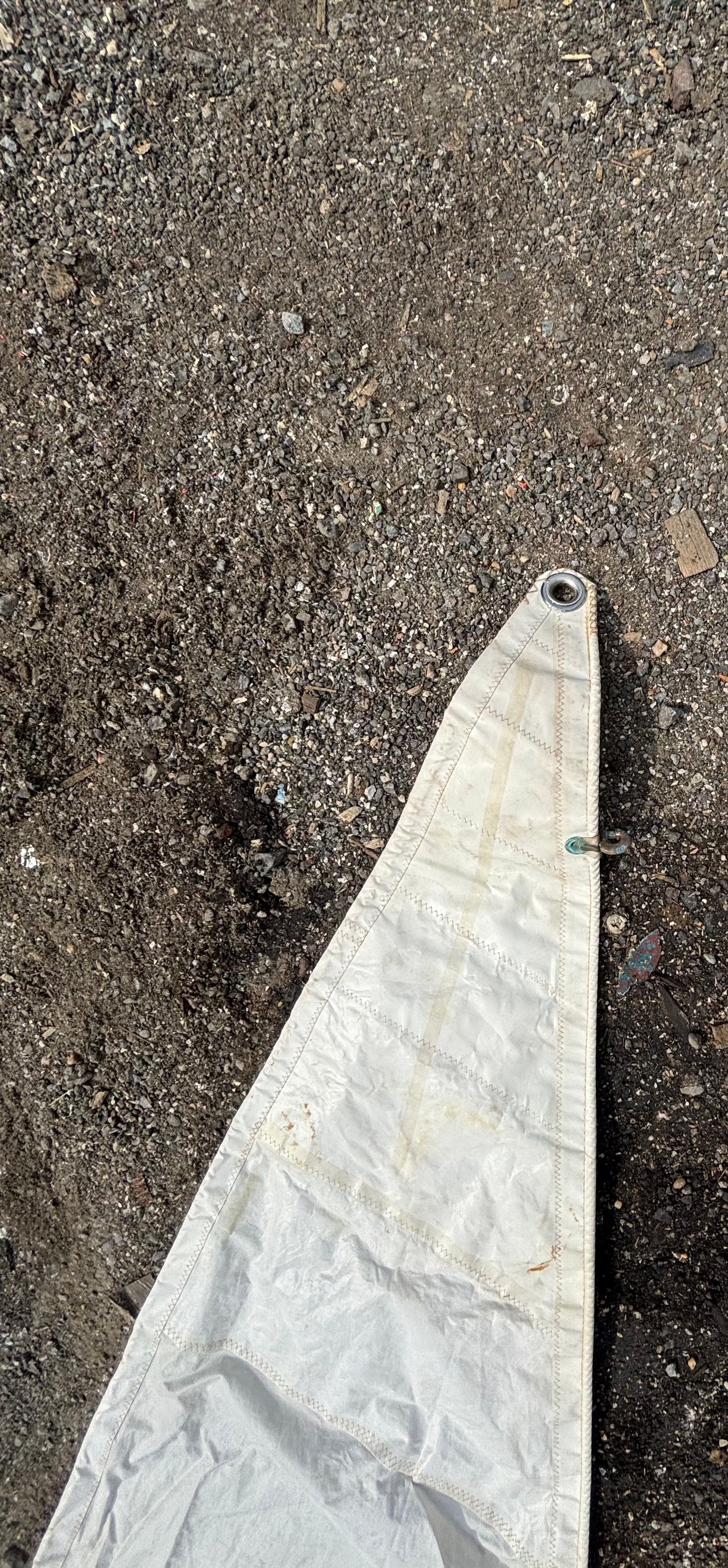 Ericson 25 Sail - 28’2” x 29’2” x 16’