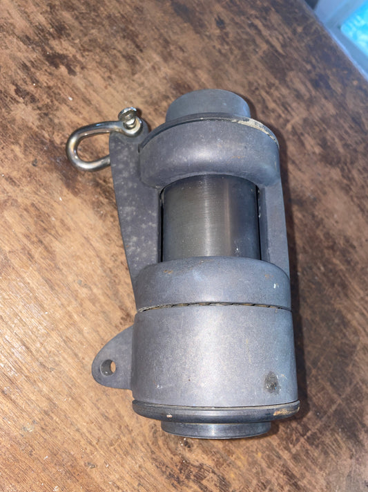 Upper Swivel With Harken #6 Haylard Shackle- 1 1/8”L x 7/8” W Foils