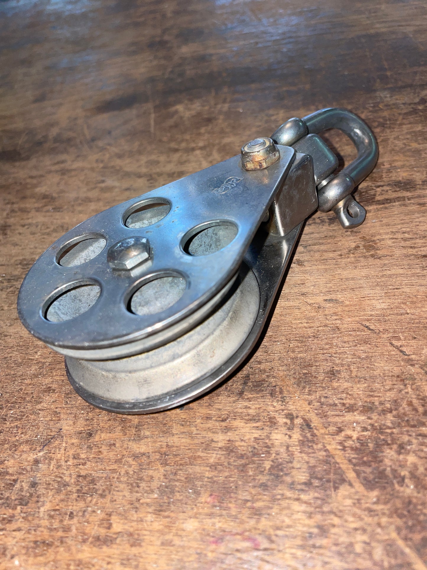 Schaefer 2 1/2” Sheave Single Swivel Wire Block- 3/16” Wire