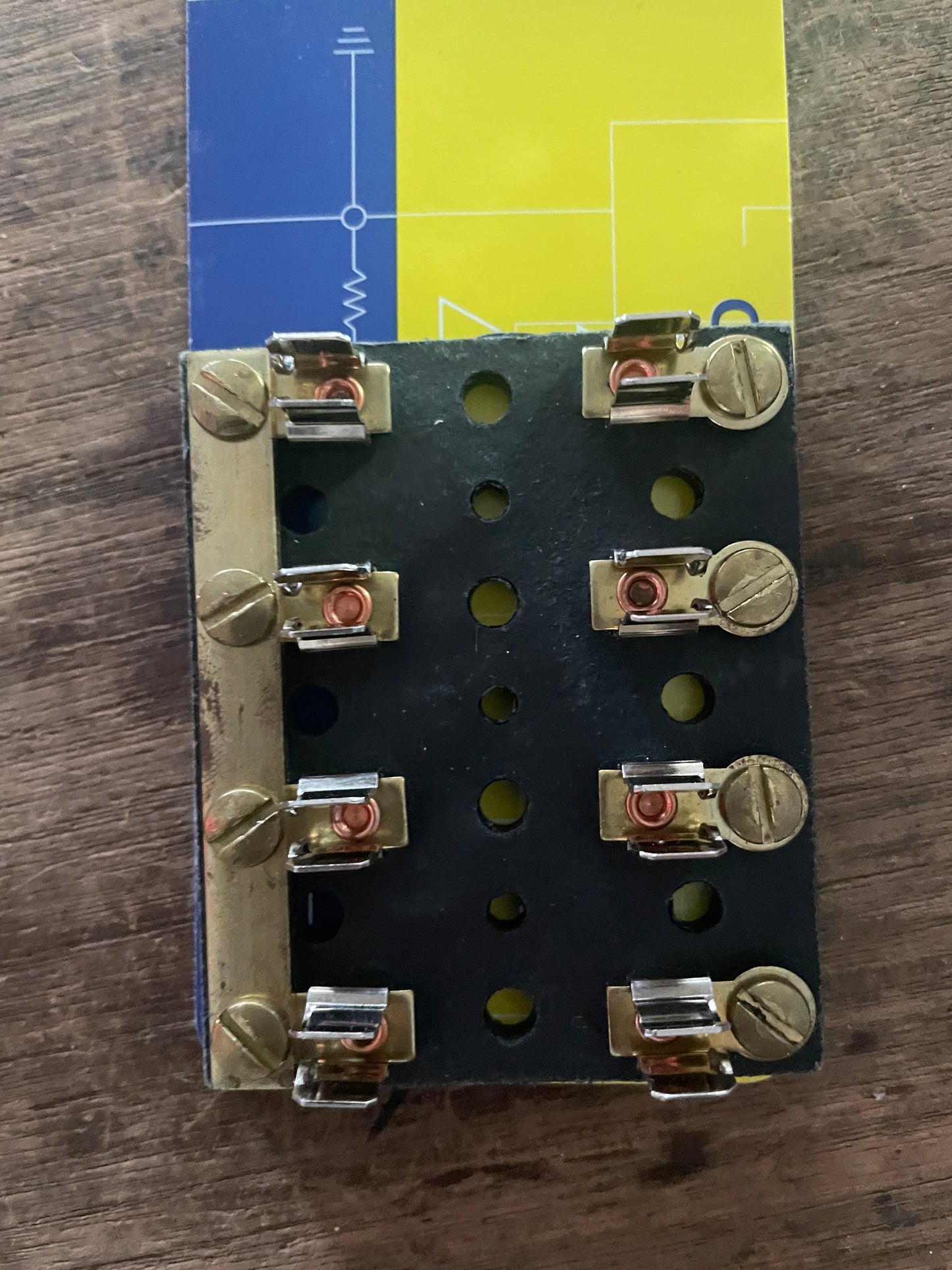 Cole Hersee CO 8 Fuse Block With Common Hot Feed MODEL M-414-01BP