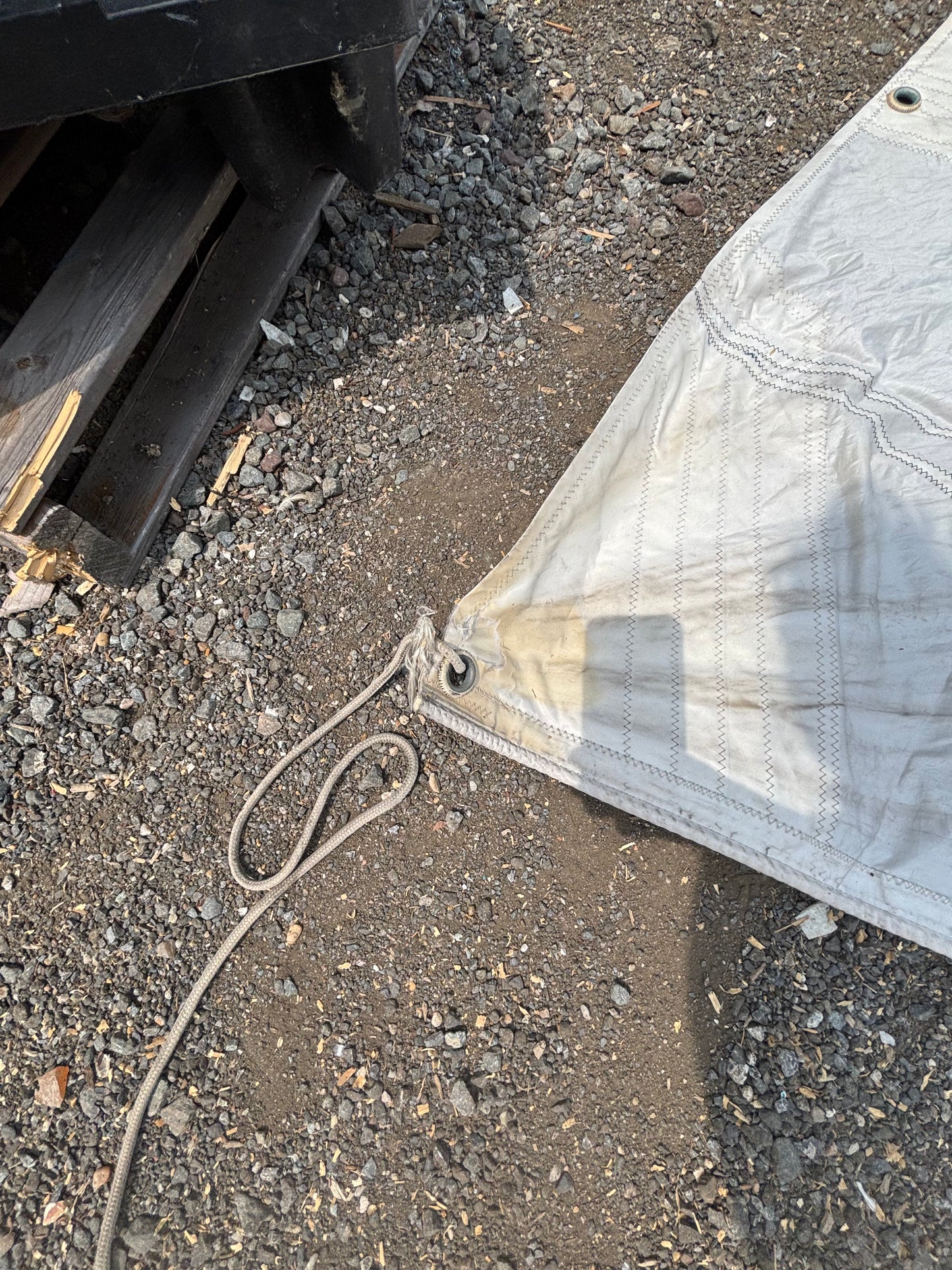 23’5” x 24’10” x 9’3” Sail