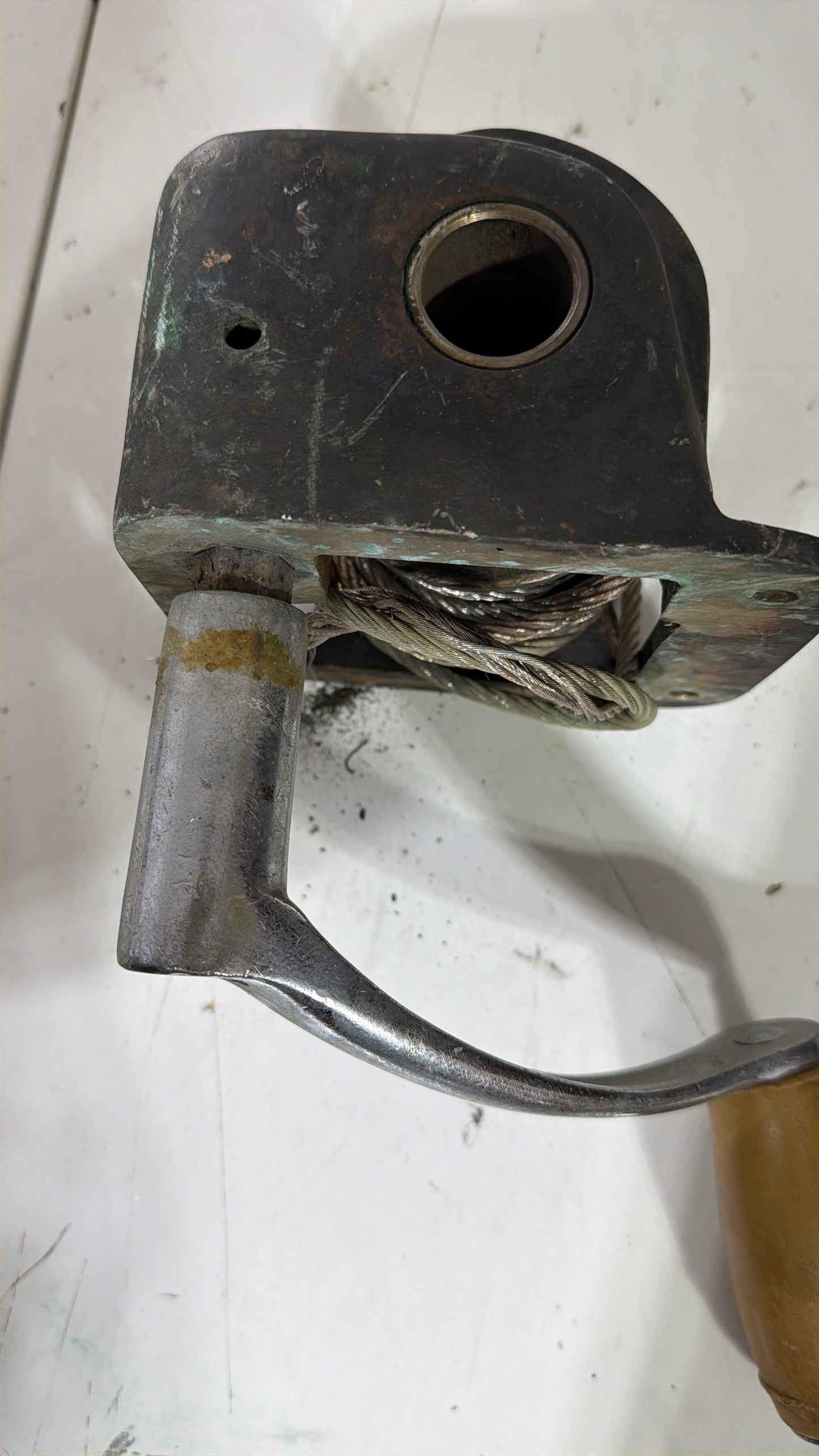 Center Board Winch With Handle - 3/16" Cable - Allied Seabreeze 33