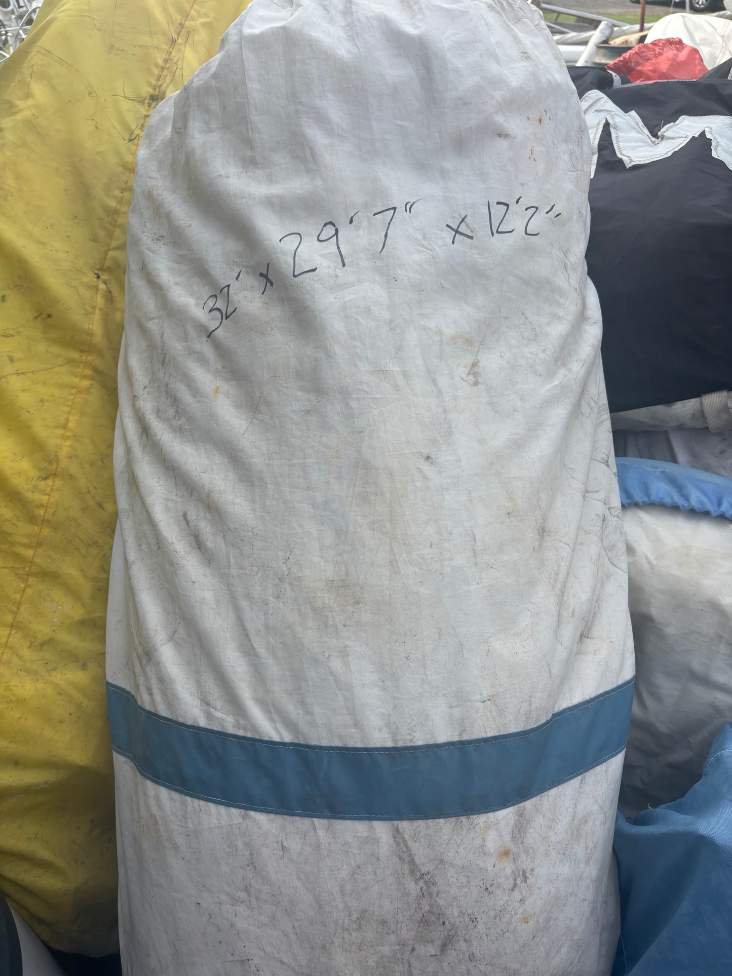 30’ Main Sail — 32’ x 29’7” x 12’2”