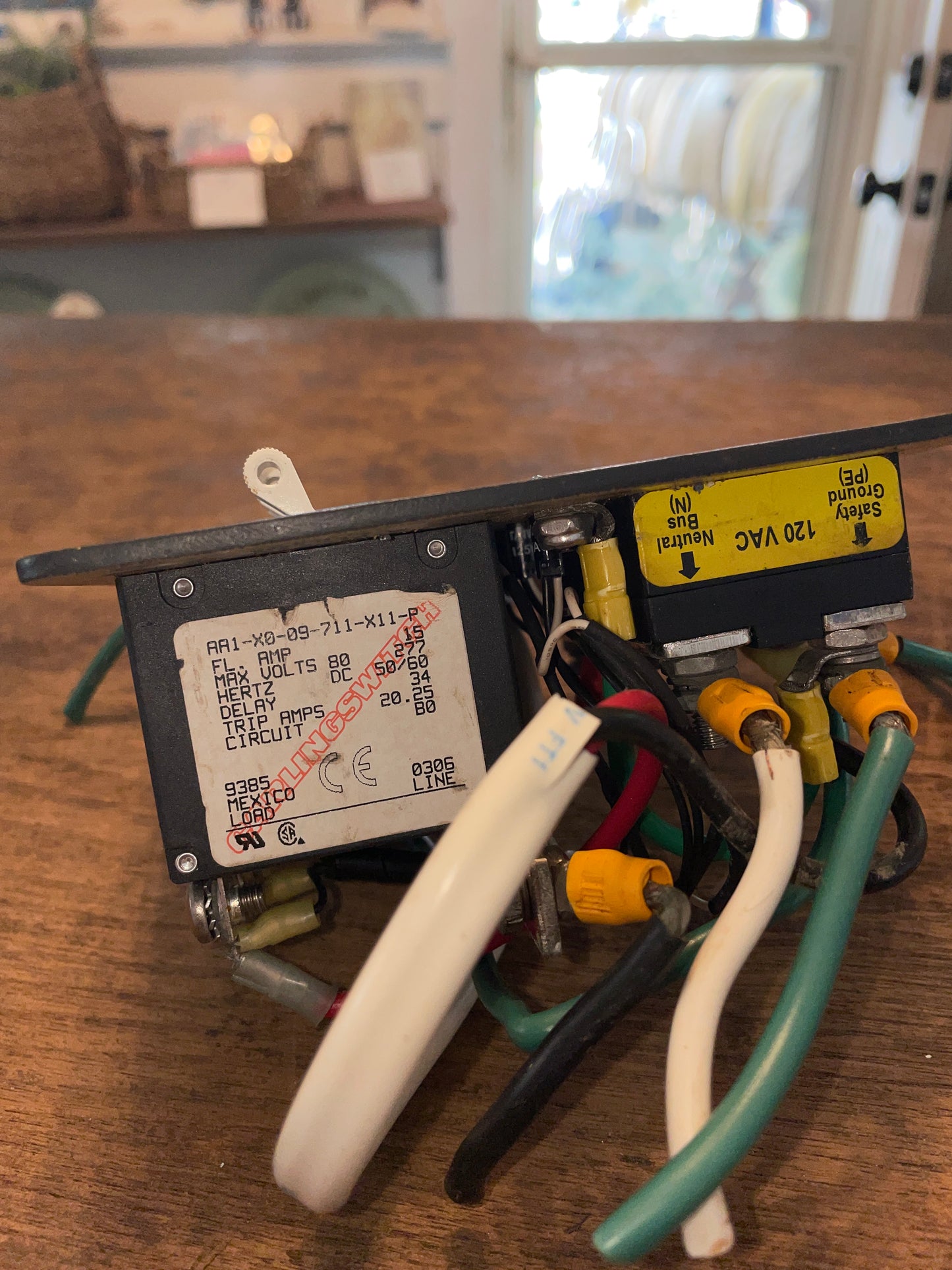 BSS 120 Volt AC/60 HZ Distribution Panel 3 Switch