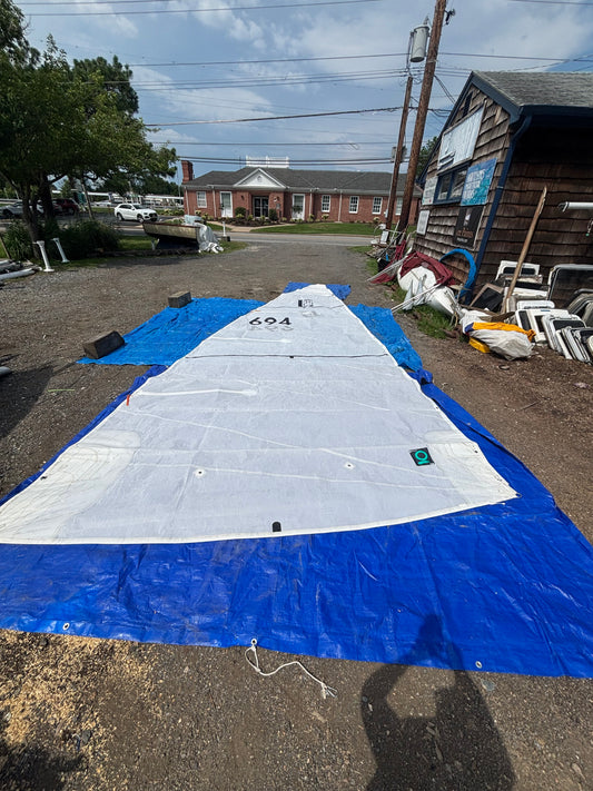 CAL 25 Quantum Main Sail -- 24' Luff x 27' Leech x 11' Foot -- LIKE NEW