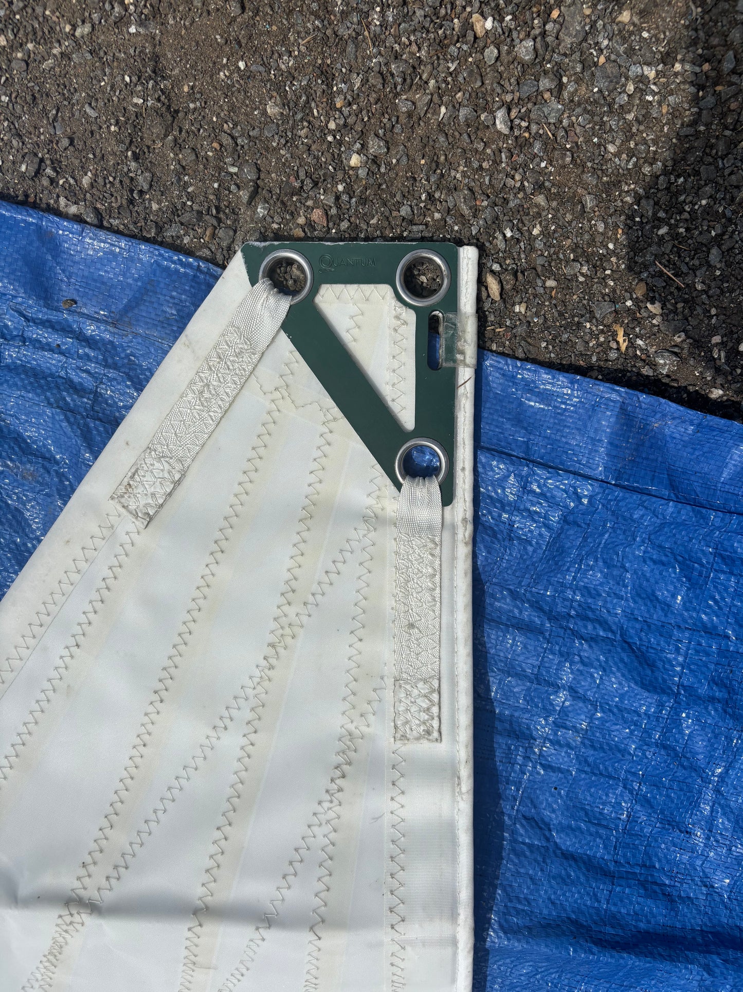 CAL 25 Quantum Main Sail -- 24' Luff x 27' Leech x 11' Foot -- LIKE NEW
