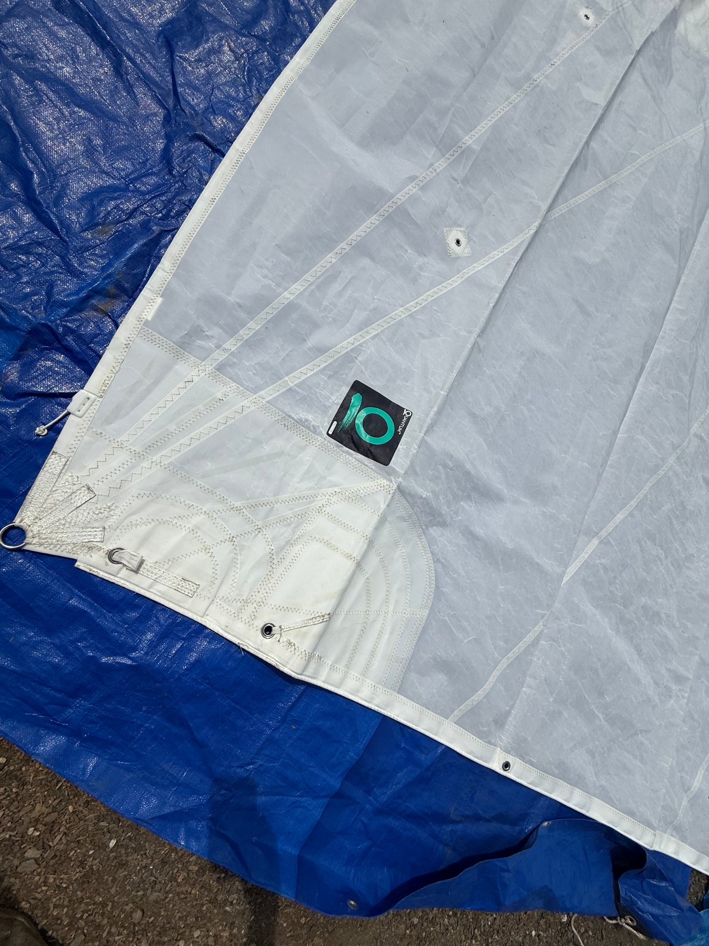 CAL 25 Quantum Main Sail -- 24' Luff x 27' Leech x 11' Foot -- LIKE NEW