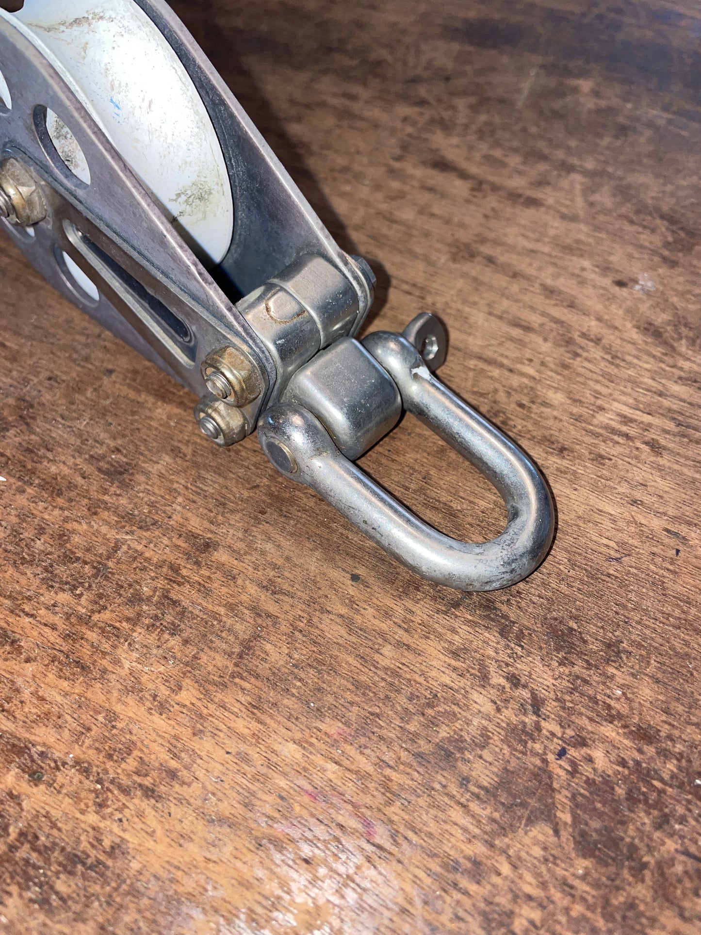 Schaefer 2 3/8” Single Block W/ Shackle- 5/8” Line