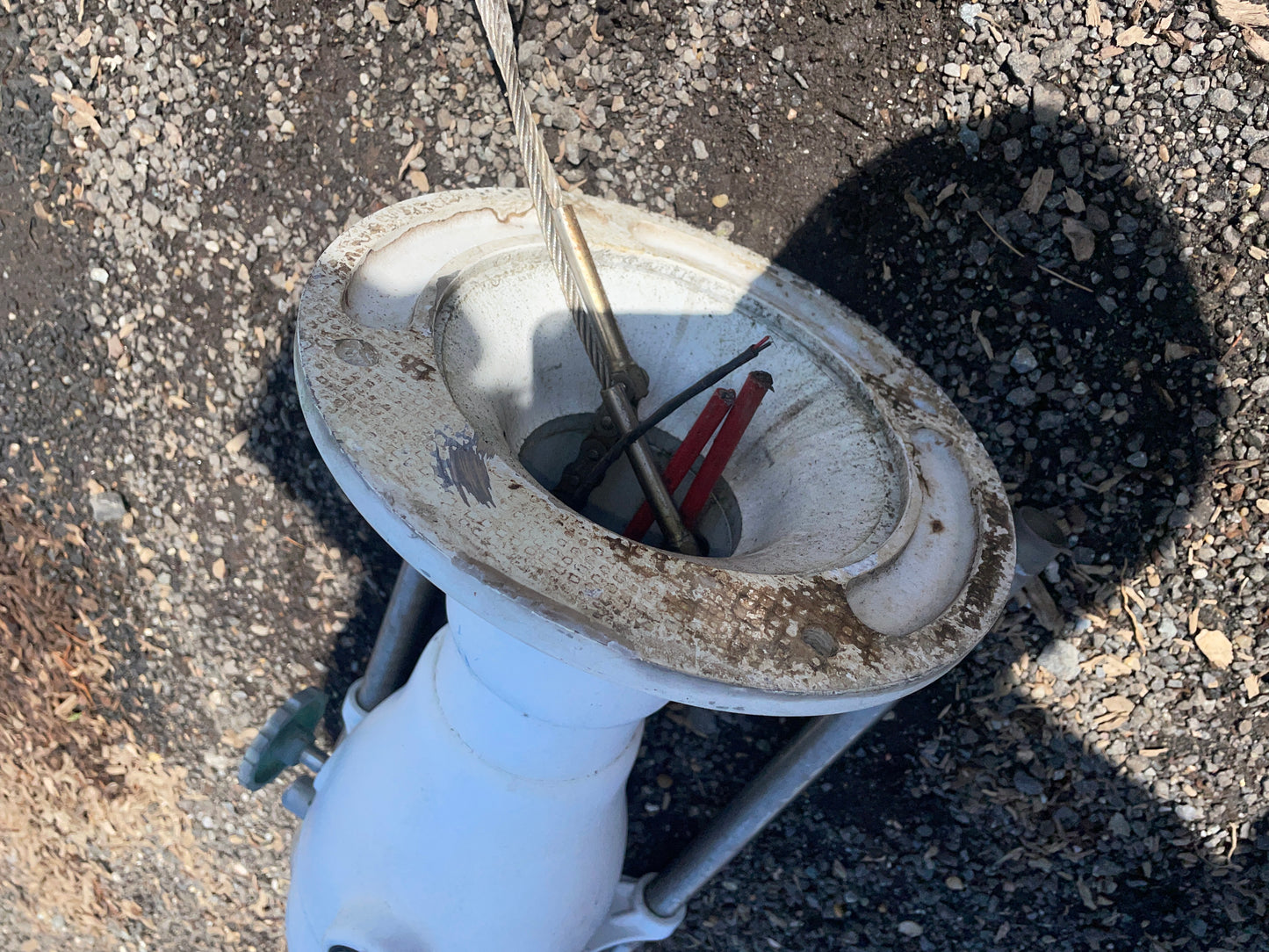 Ericson 39 - 30” Tall Pedestal - AS IS