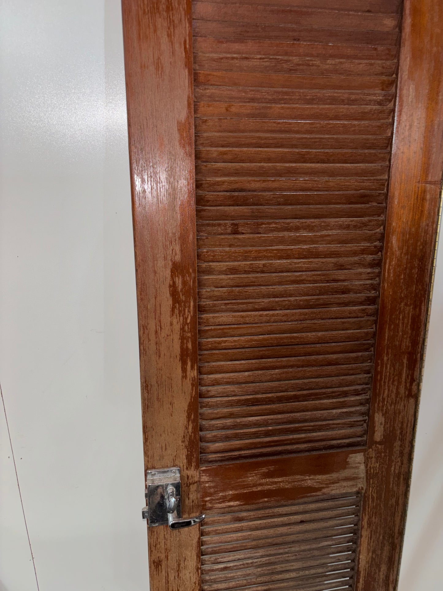 Louvered Interior Door - 67" x 17 5/8" x 7/8" -- #10