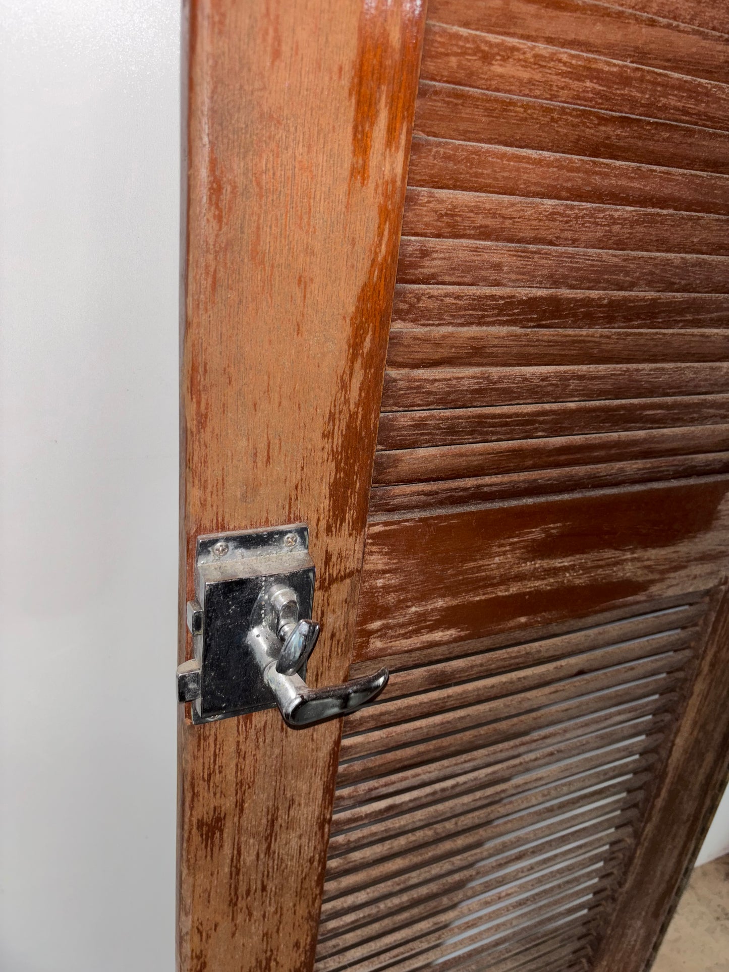 Louvered Interior Door - 67" x 17 5/8" x 7/8" -- #10