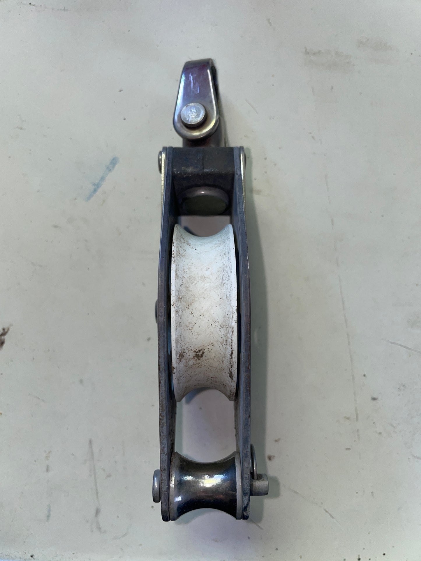 Schaefer 2 1/4” Single Sheave Block W/ Beckett & Shackle - 9/16” Line