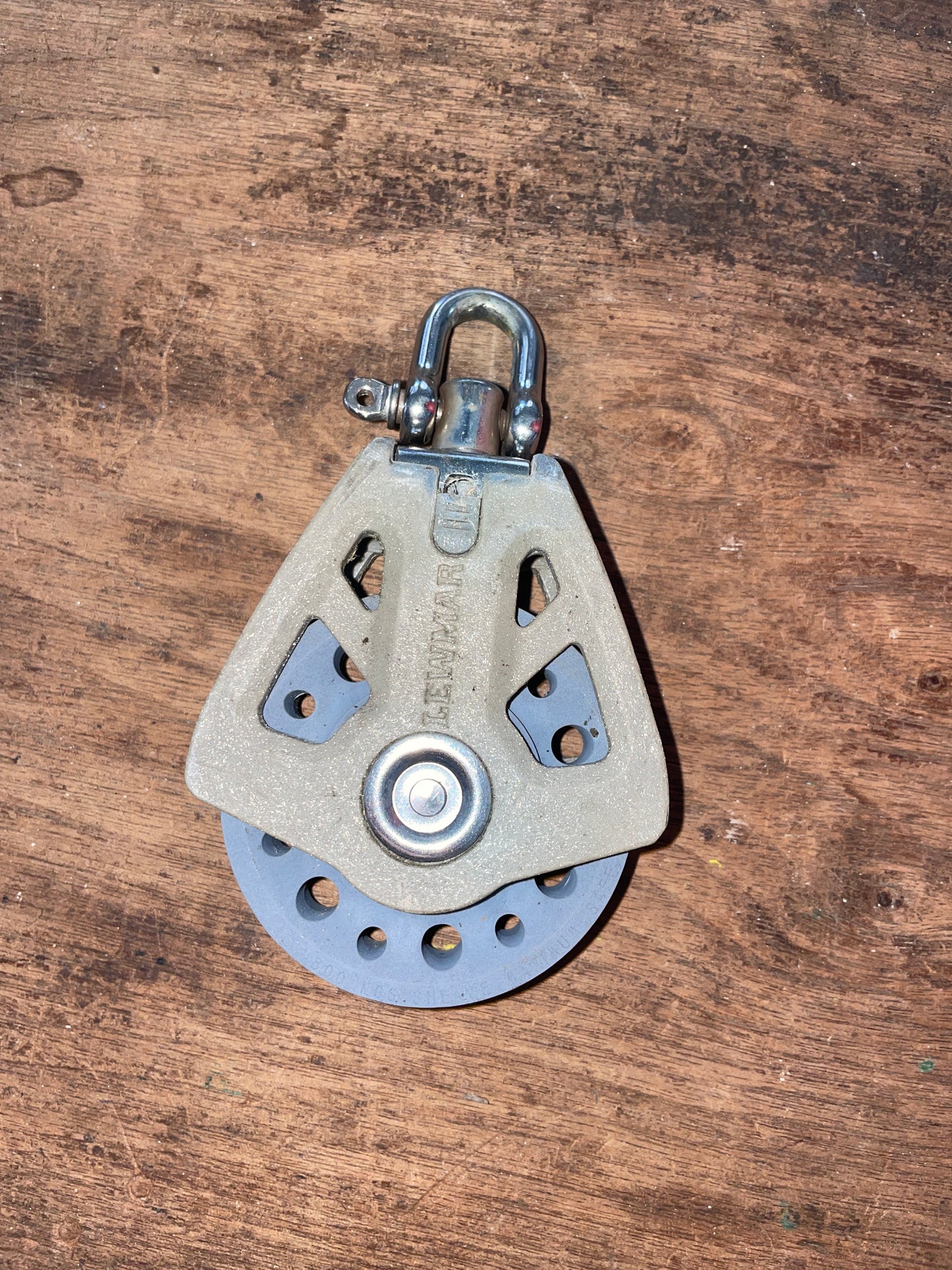 Lewmar Single Swivel Block With 2 1/4” Sheave- MAX 3/8” Line