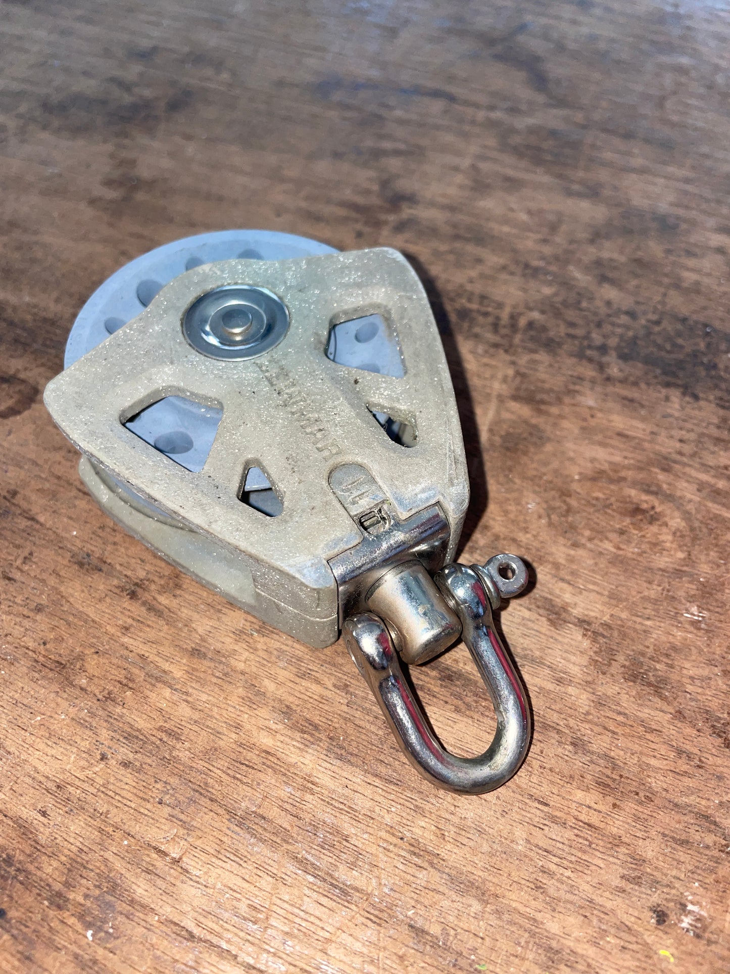 Lewmar Single Swivel Block With 2 1/4” Sheave- MAX 3/8” Line