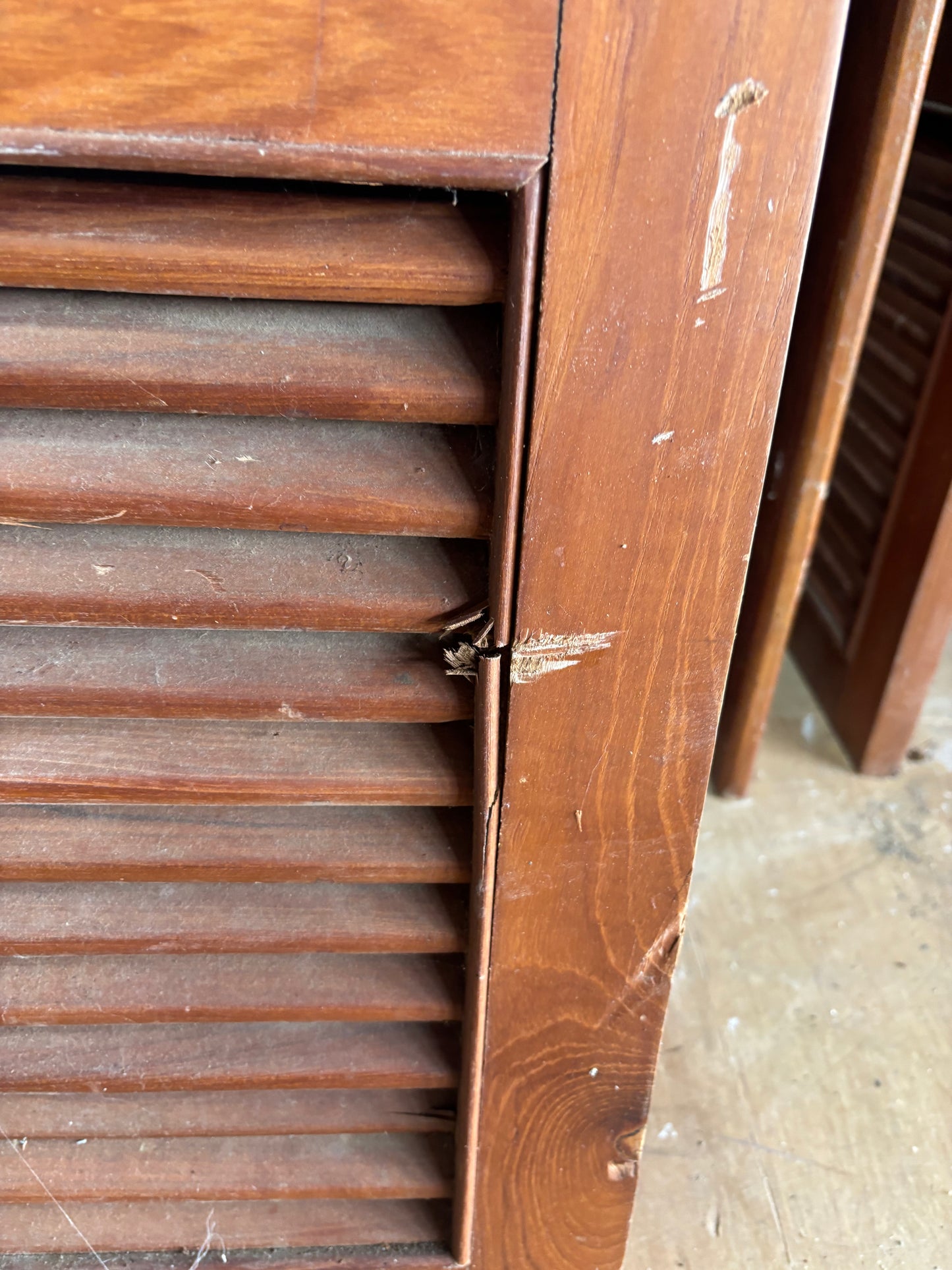 Oval Louvered Interior Door - 71" x 22" x 1 1/4" -- #51