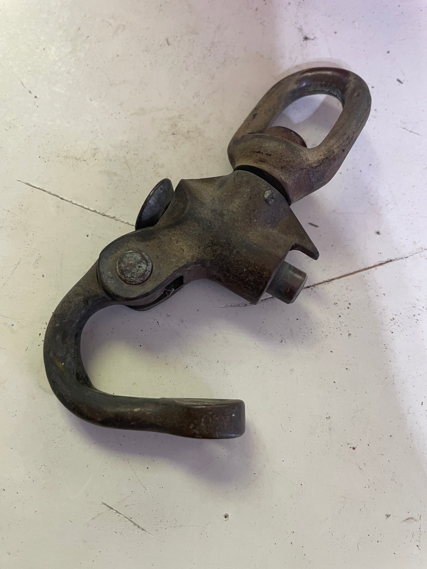Vintage Bronze Swivel Bail Shackle - 1/2” Eye
