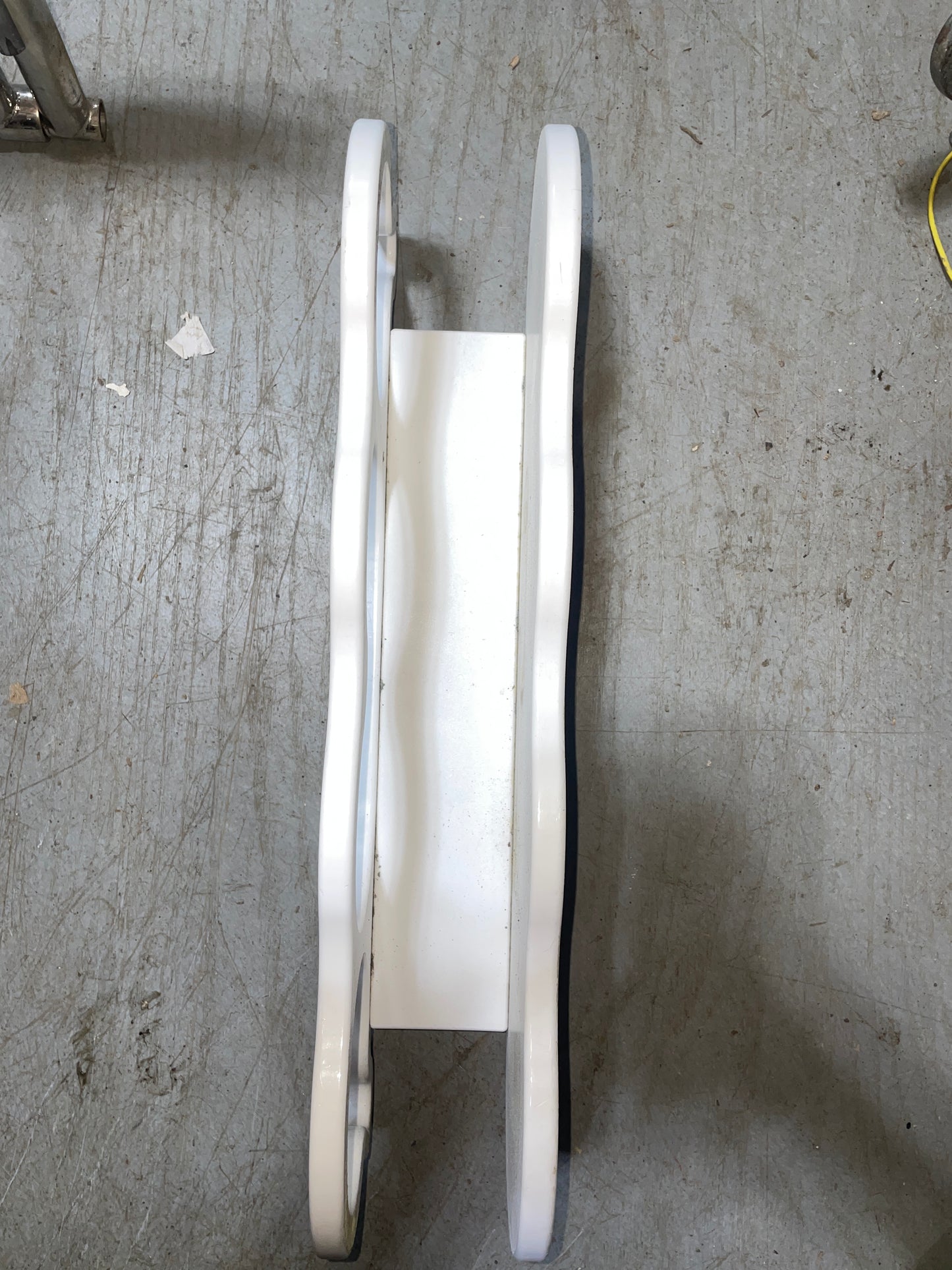 Poly White Edson 4 Cup Holder - 9.5” Pedestal Guard