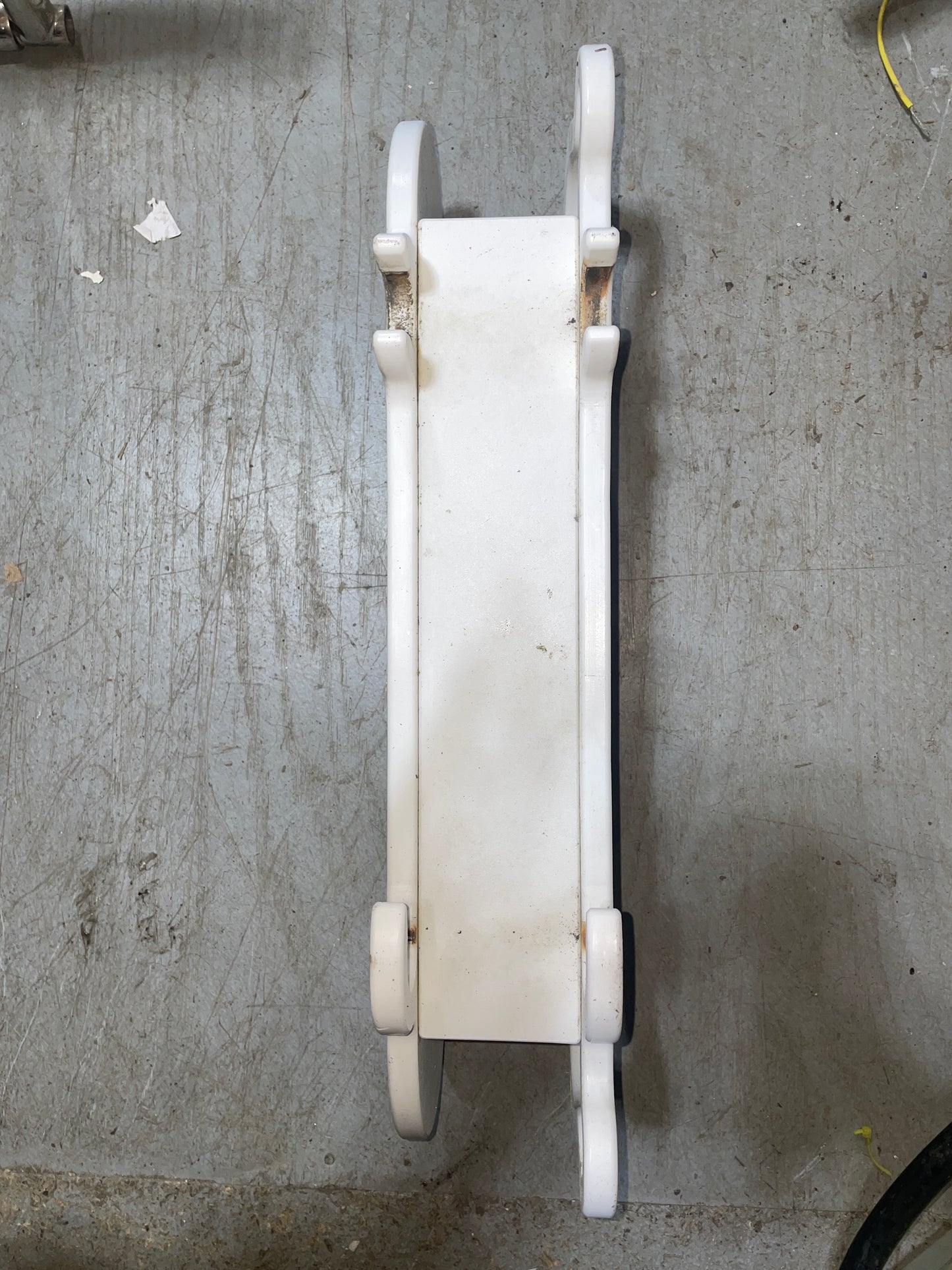 Poly White Edson 4 Cup Holder - 9.5” Pedestal Guard
