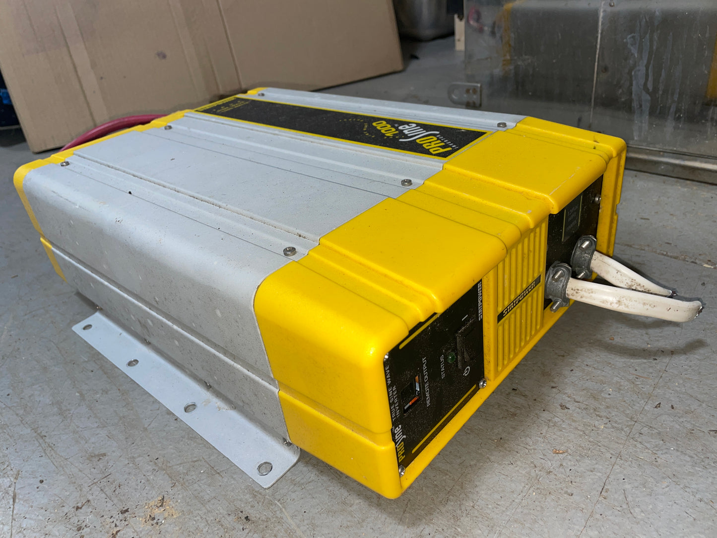 Xantrex Prosine 1000 Watt Inverter WITH Switch