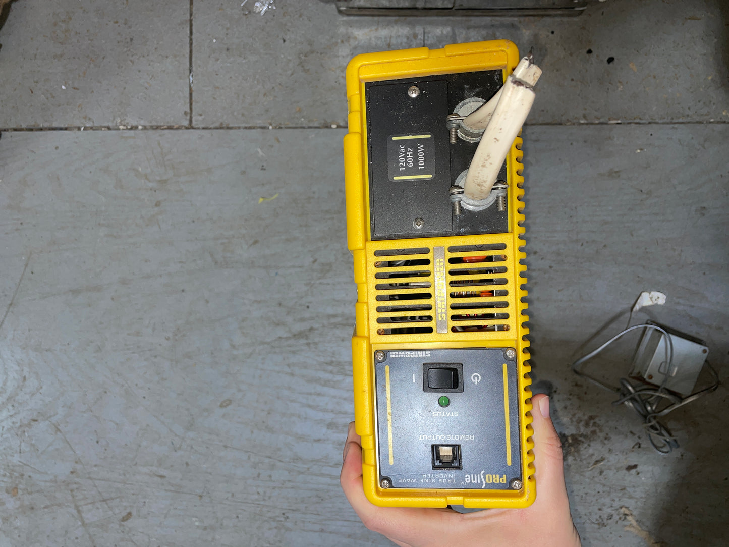 Xantrex Prosine 1000 Watt Inverter WITH Switch