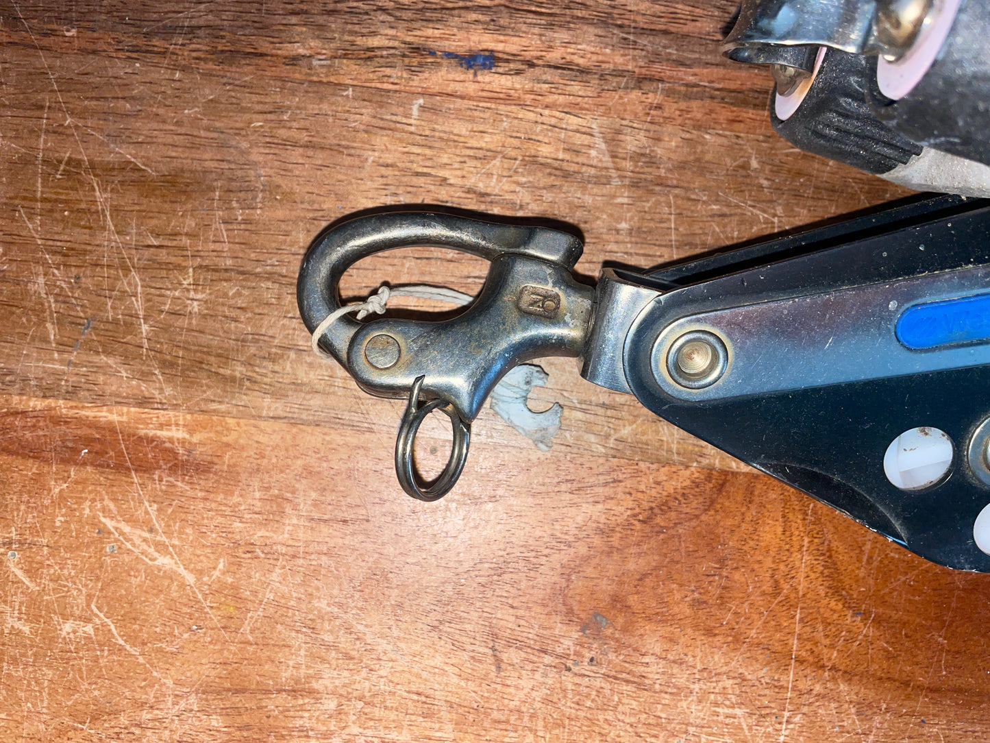 West Marine Ronstan Swivel Fiddle Block With Cam Cleat, Shackle & Beckett