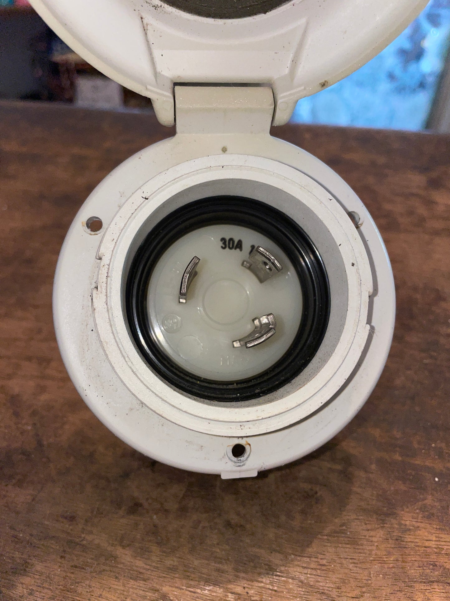 Marinco 30A 125V Easy Lock Shore Plug
