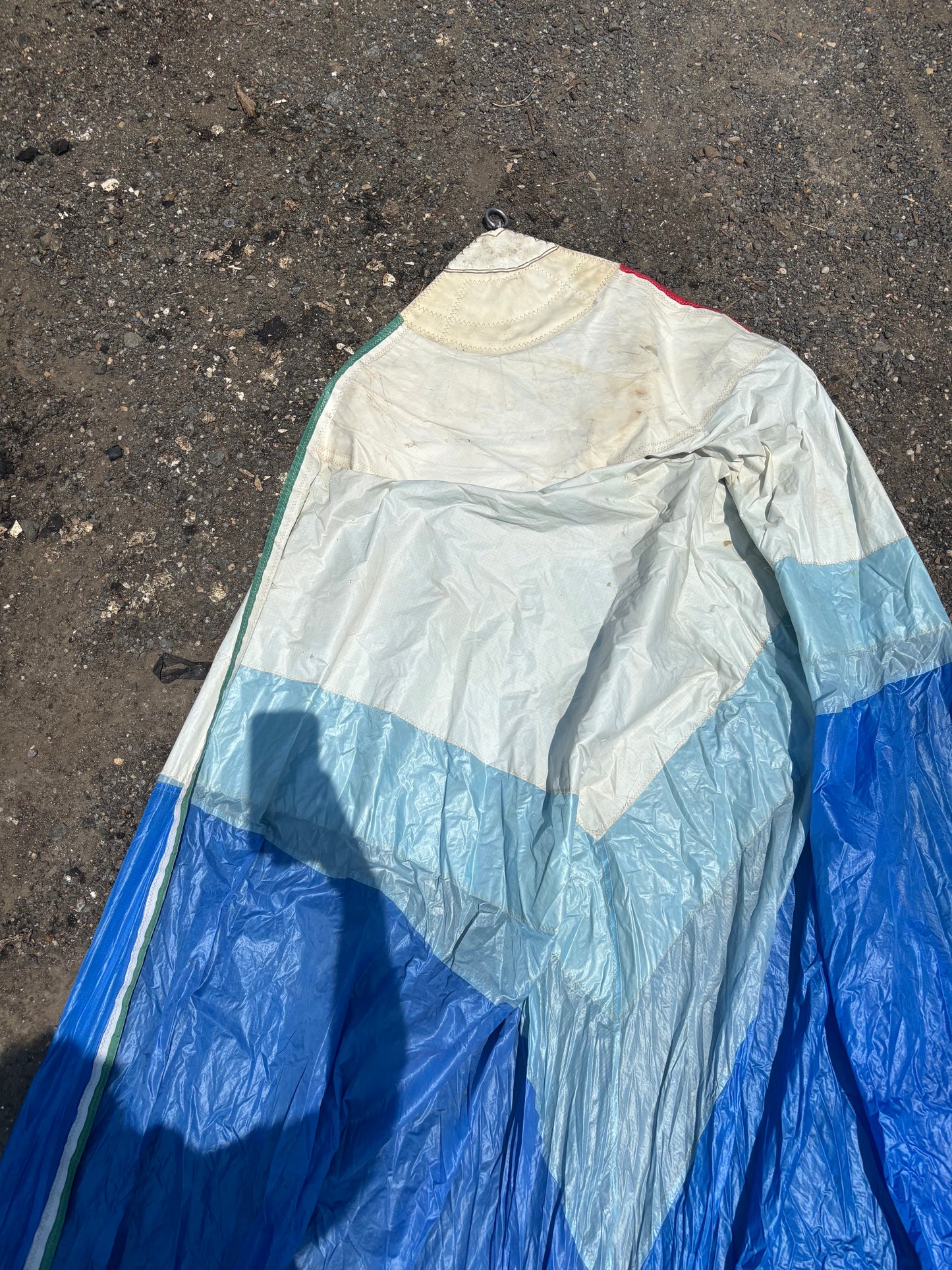 Hunter 28.5 Spinnaker - 37’10” x 30’5” x 20’4”