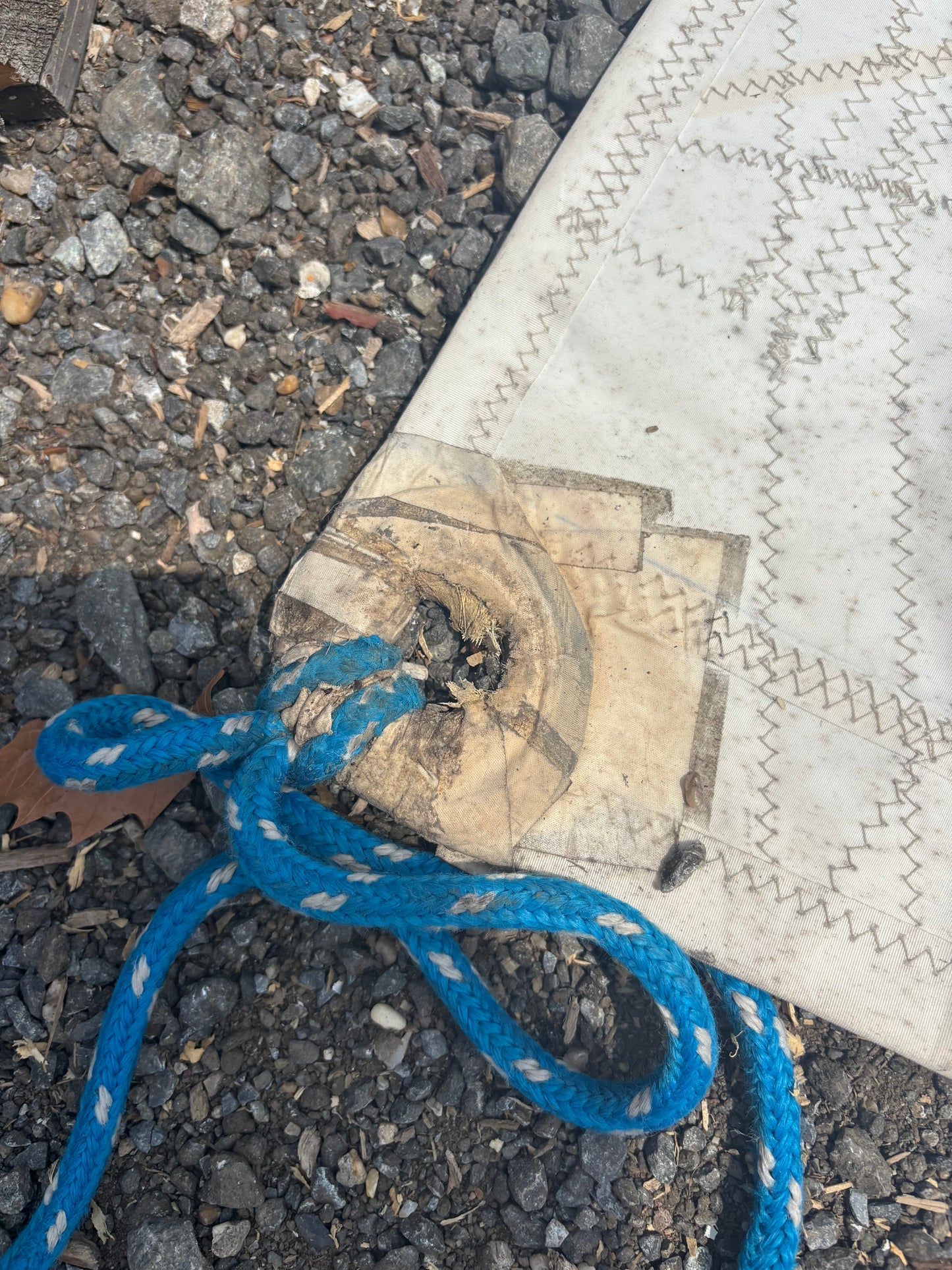 AS IS Catalina 25 Jib Sail — 27’10” Leech x 27’6” Luff x 16’3” Foot