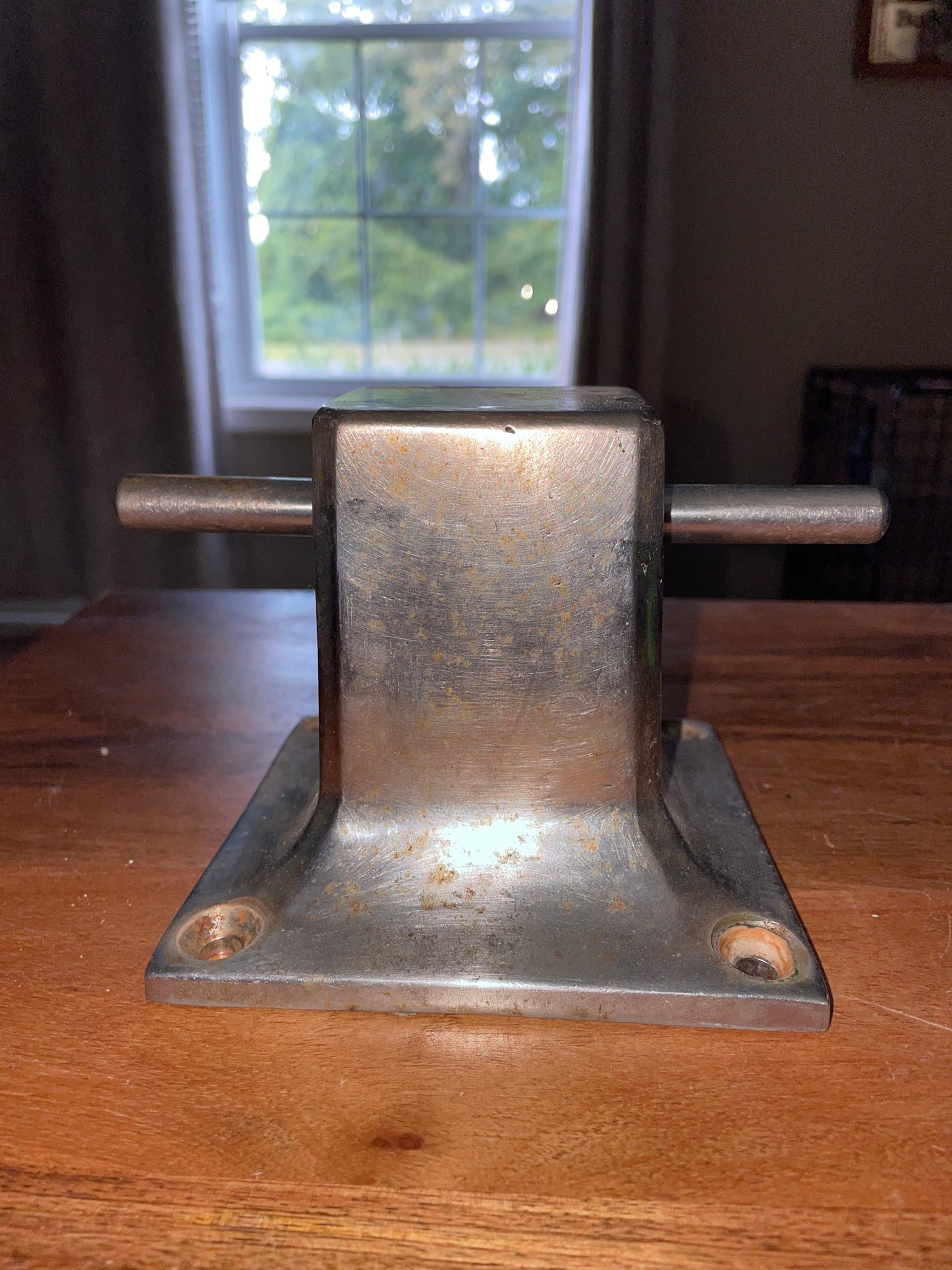 Heavy Duty Bollard Cleat - 6 1/2”