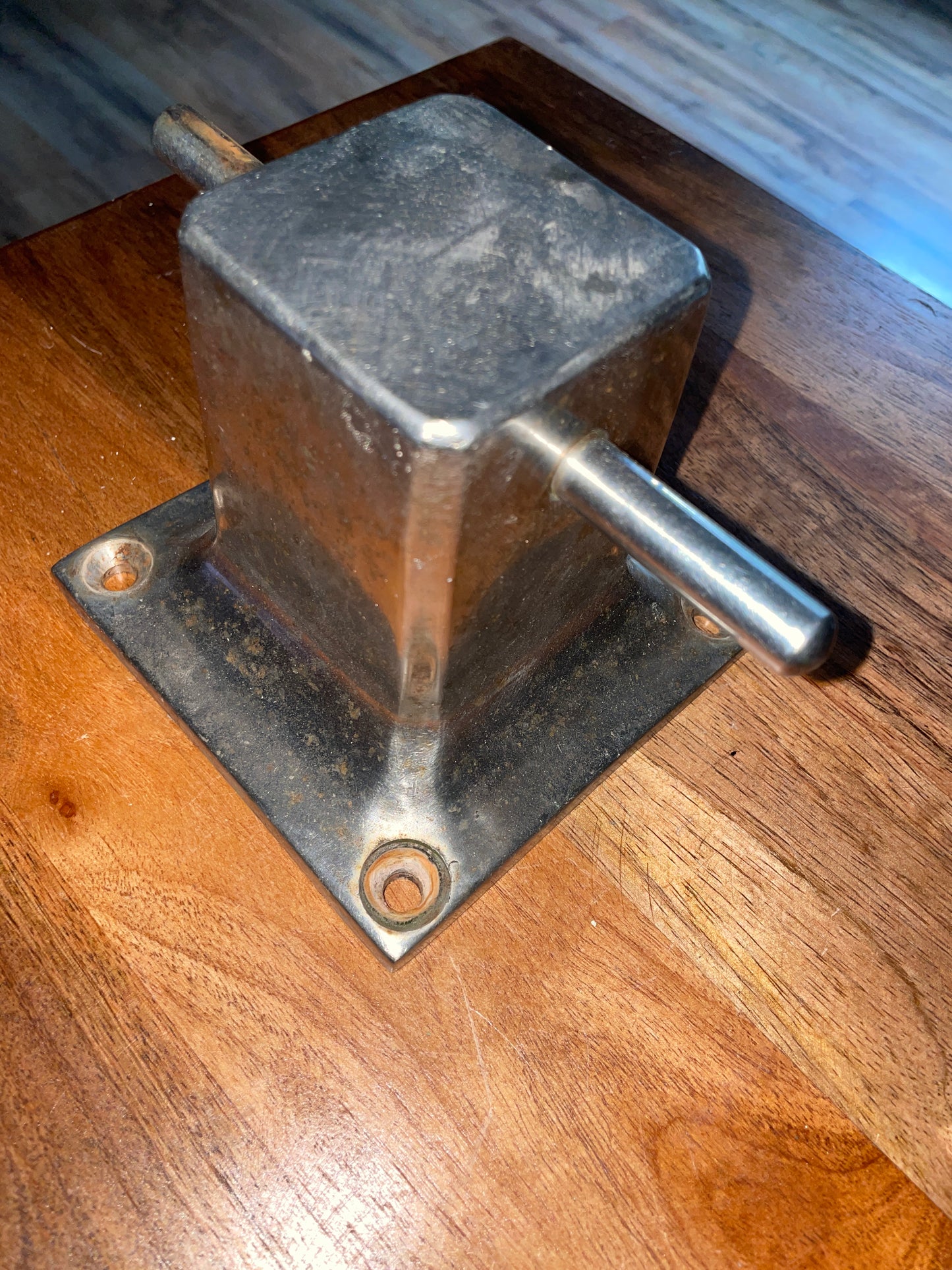 Heavy Duty Bollard Cleat - 6 1/2”