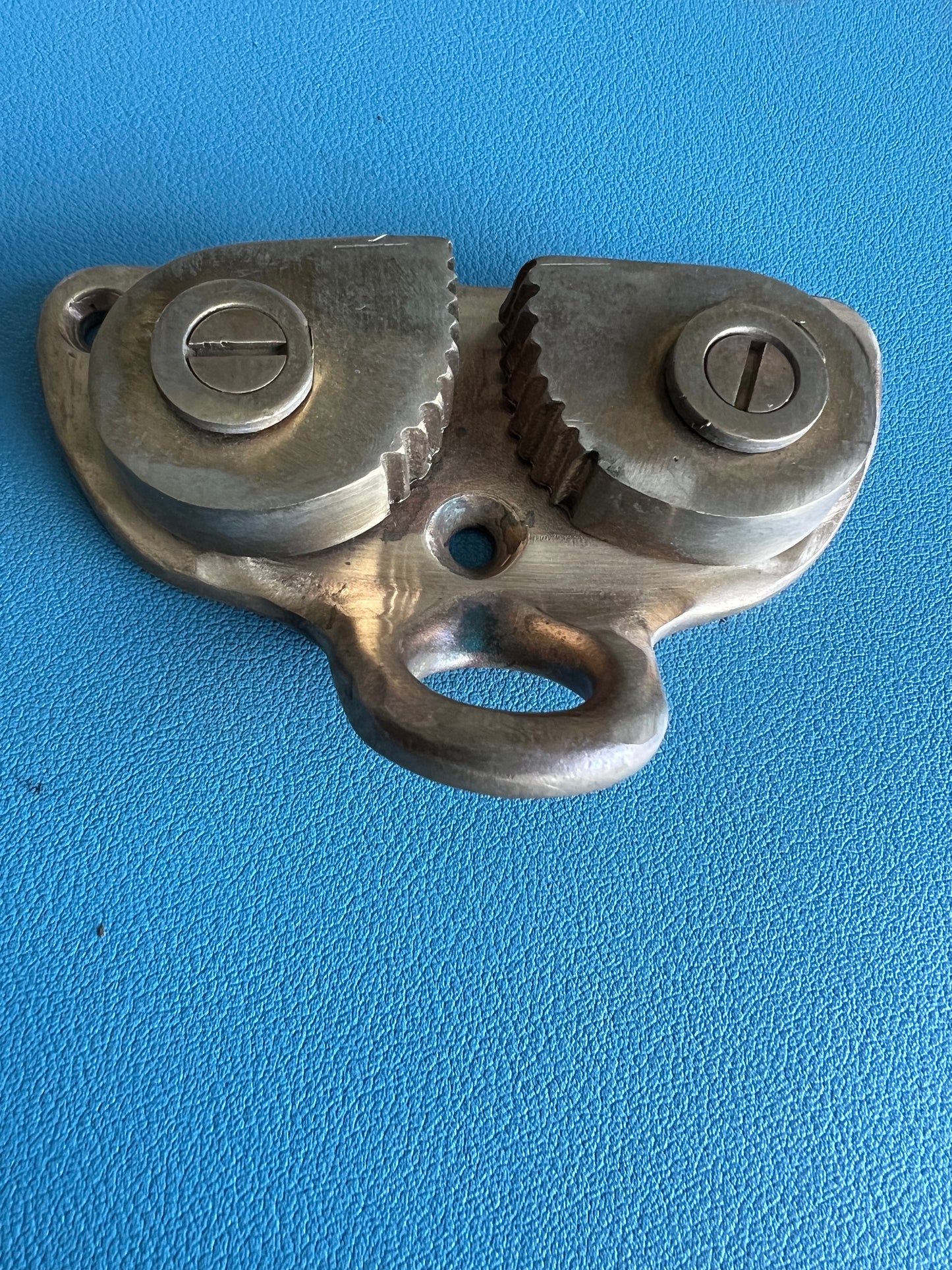 Bronze Cam Cleat 3/8" Line Oval Base Code HM0009