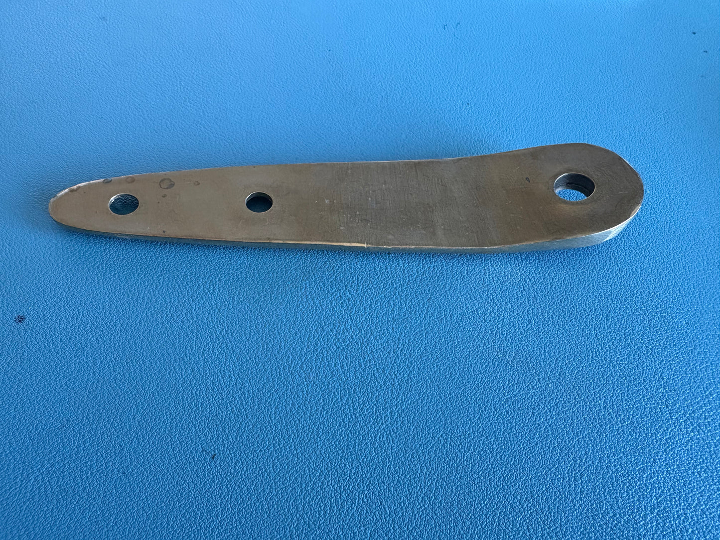 Bronze Chain Plate Code BB1095