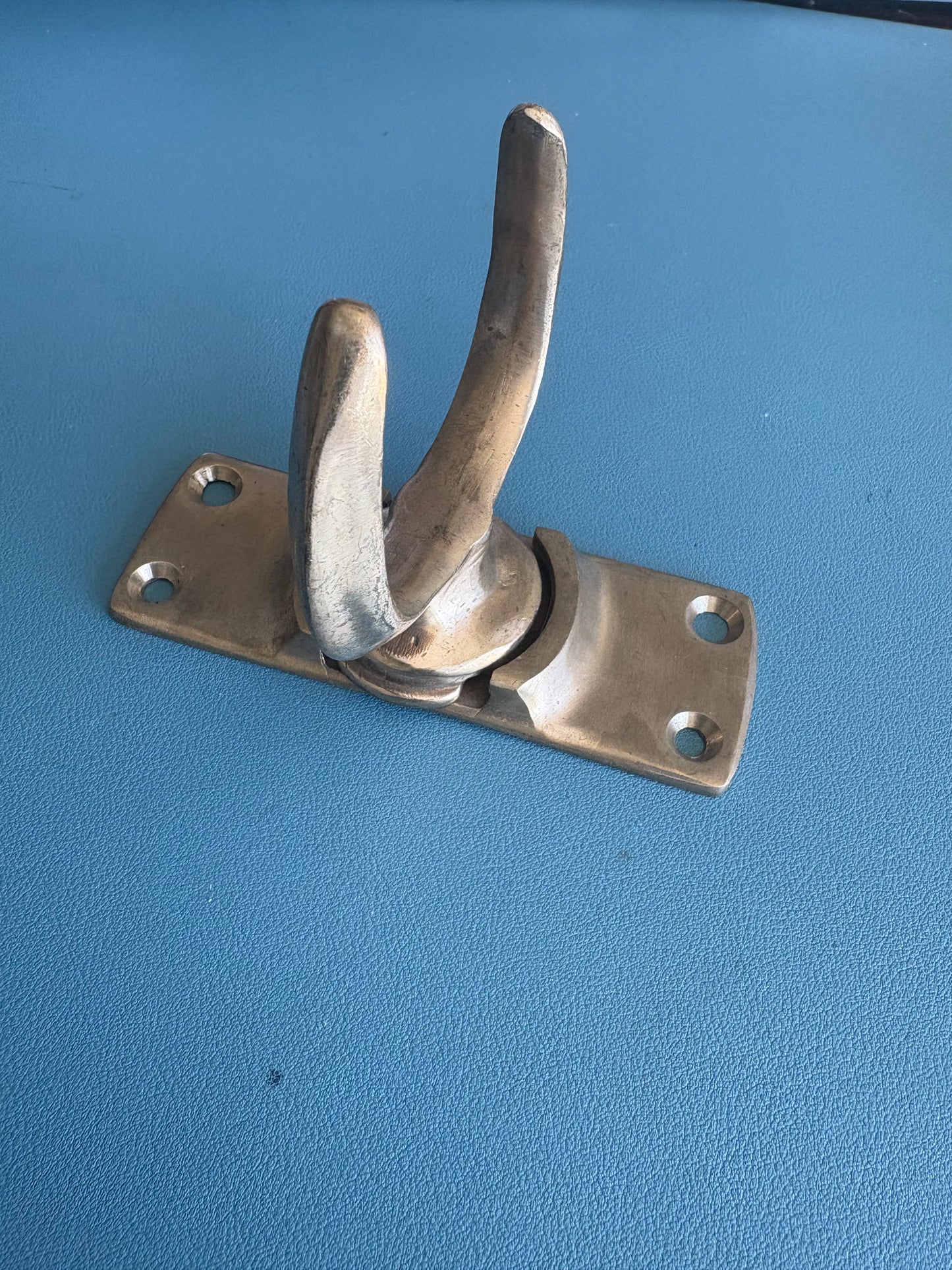 PAIR Bronze Pivoting Oar Lock Code BB4399