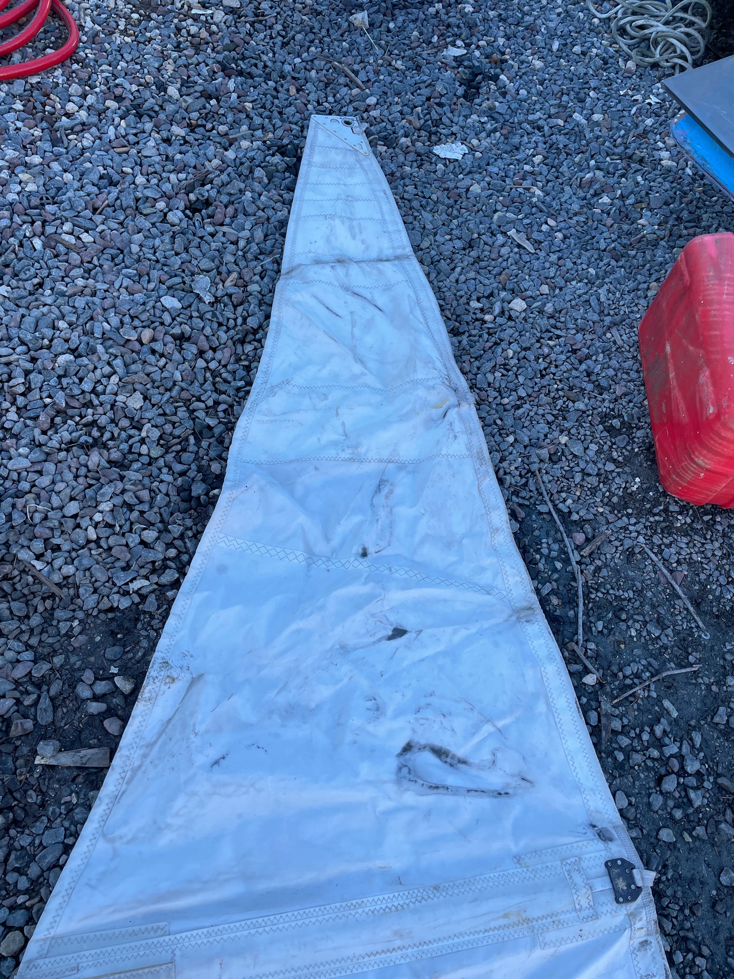 Catalina 27 Mainsail- 29’4” x 27’7” x 10’4”