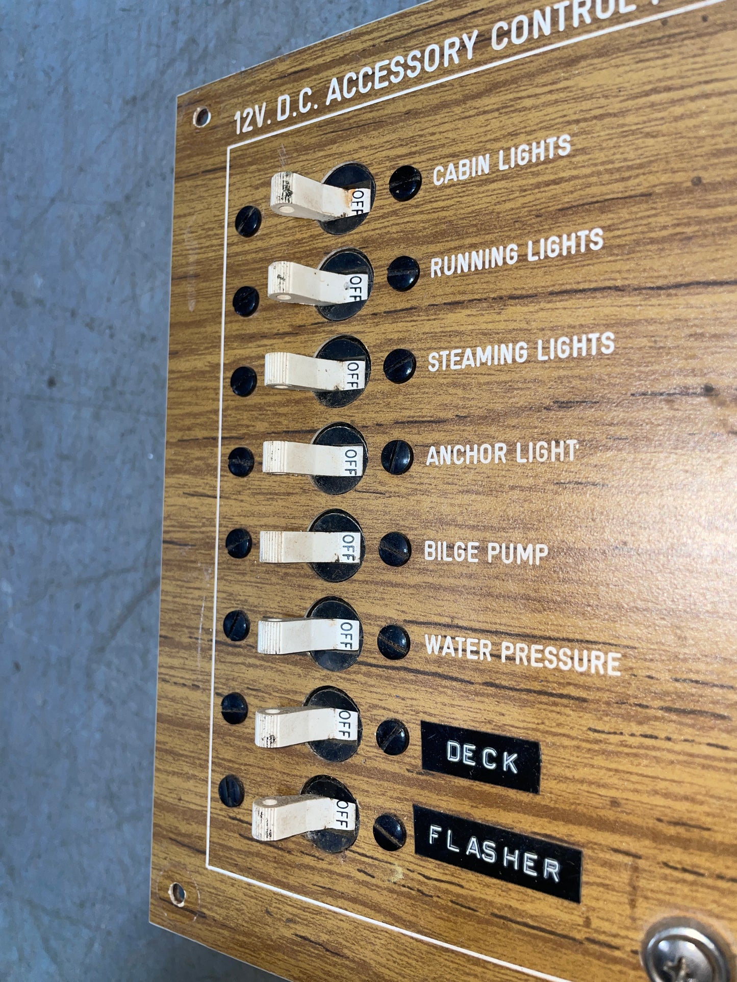 Hunter Marine Corp. 12VDC 8 Switch - 115VAC 3 Switch Panel