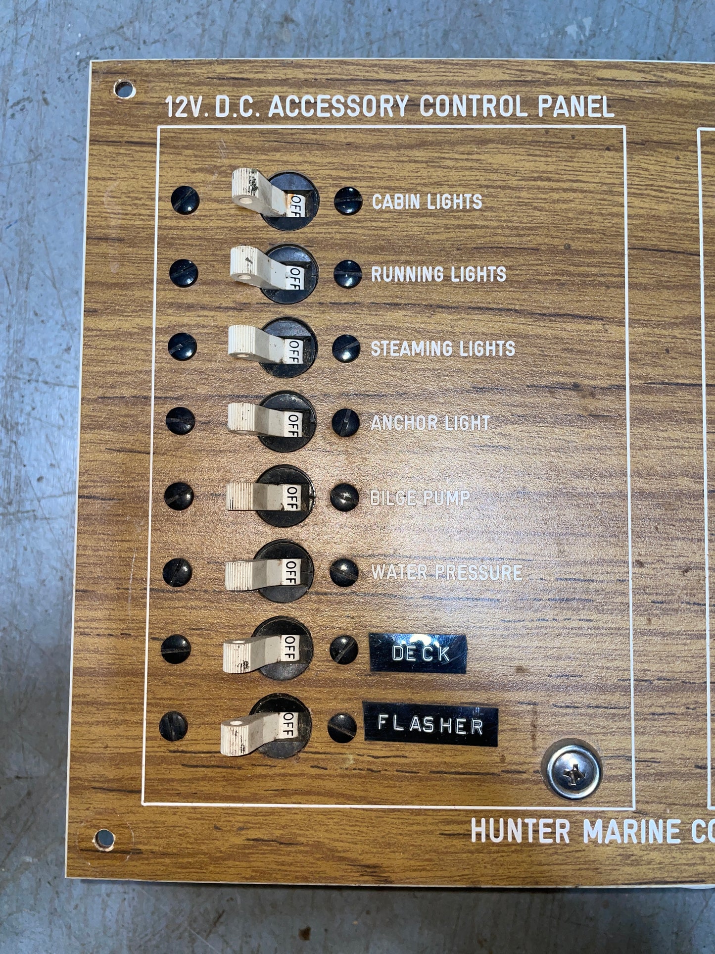 Hunter Marine Corp. 12VDC 8 Switch - 115VAC 3 Switch Panel