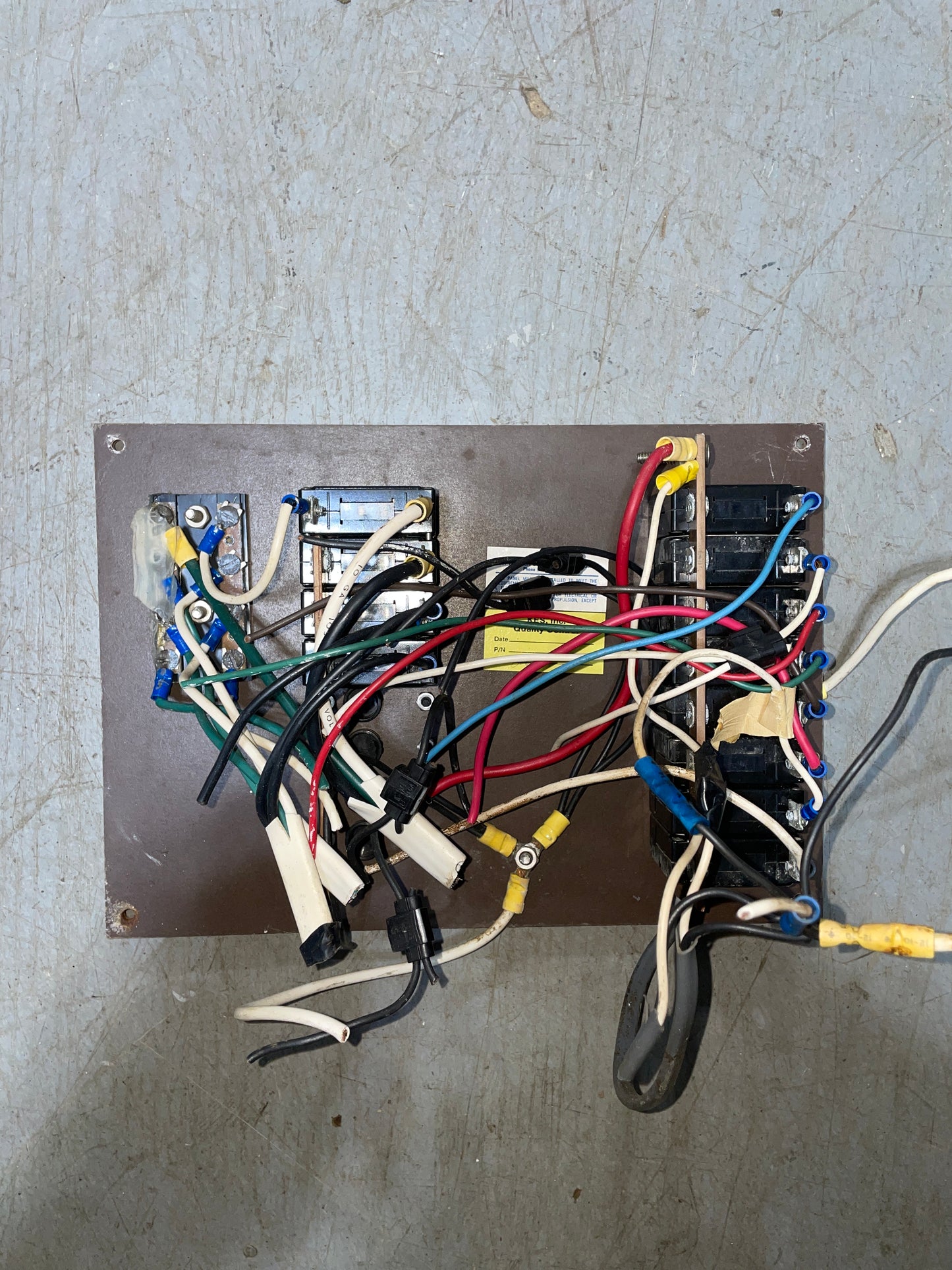 Hunter Marine Corp. 12VDC 8 Switch - 115VAC 3 Switch Panel
