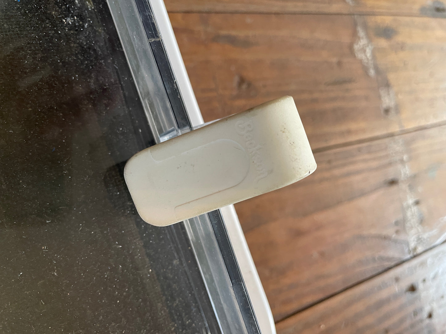 Beckson Plastic Opening Porthole- 14 1/4” x 7 1/2” (Insert)