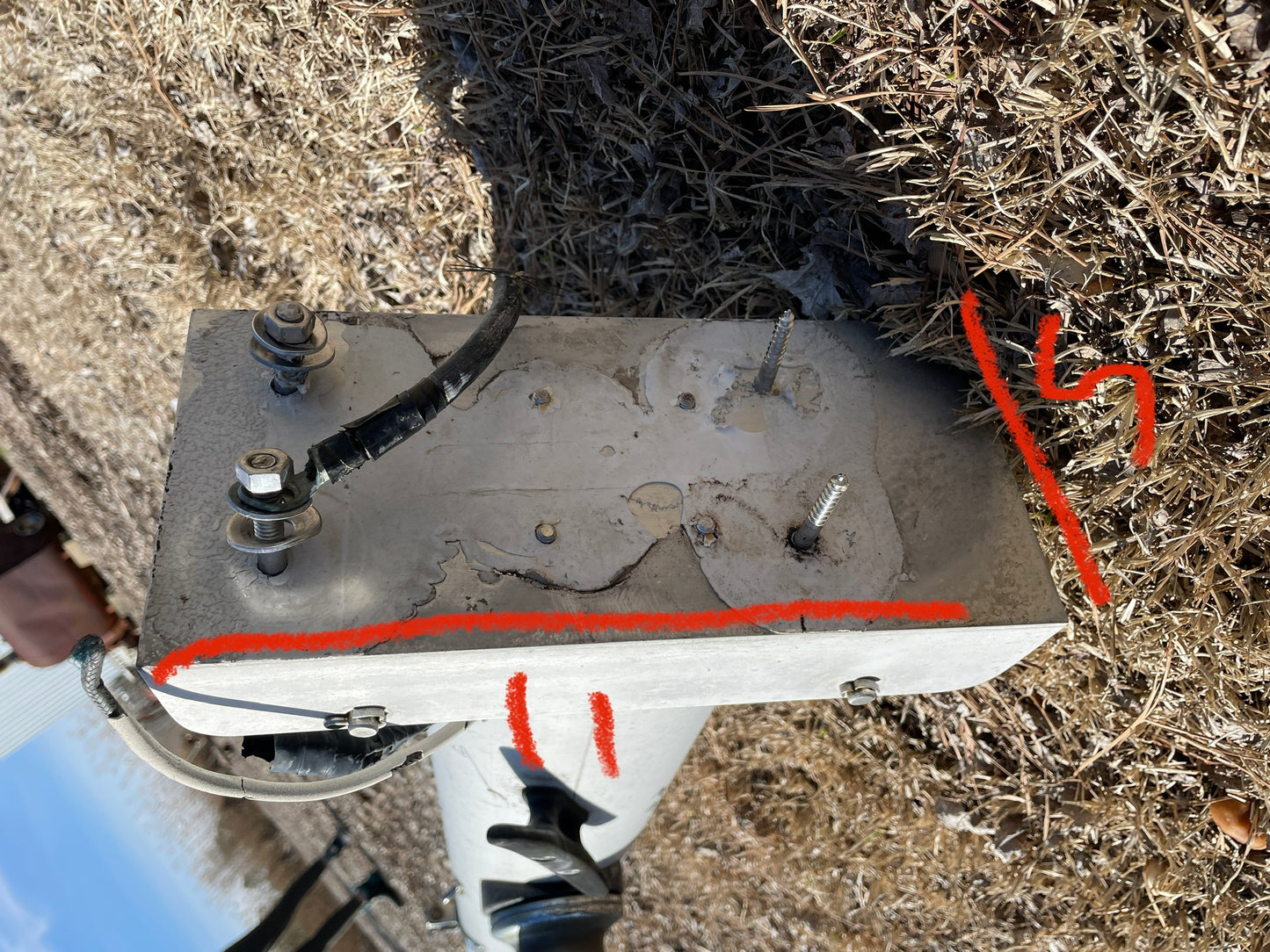 Catalina 27 Mast- 34’ Long - 11” x 5” Base