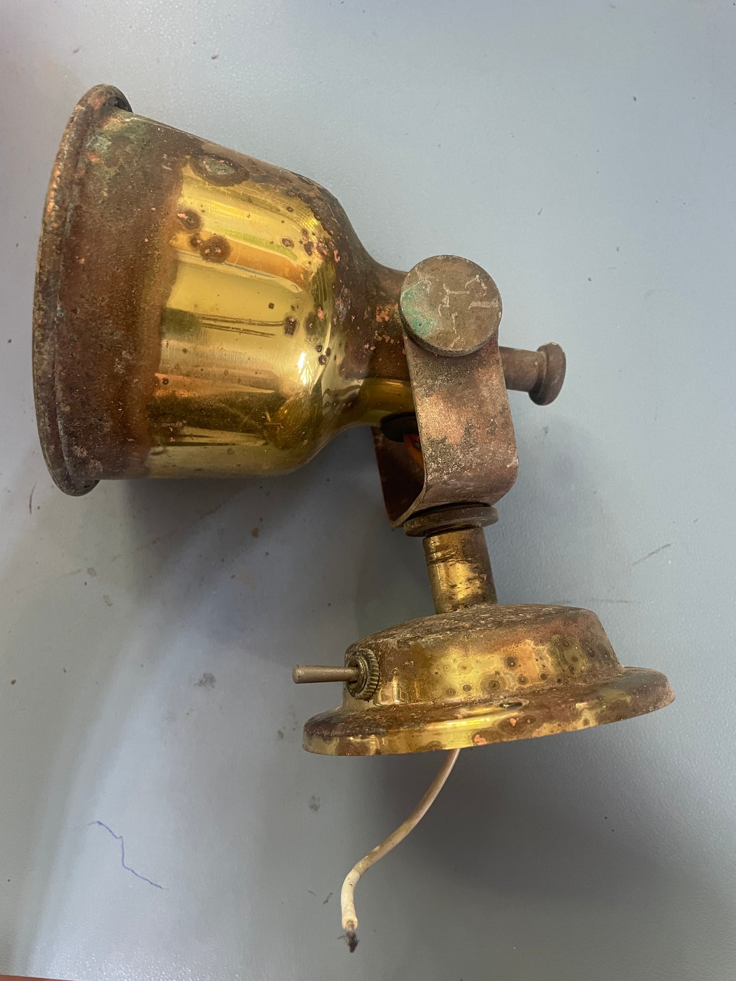 Interior Tilting Light - Pitting