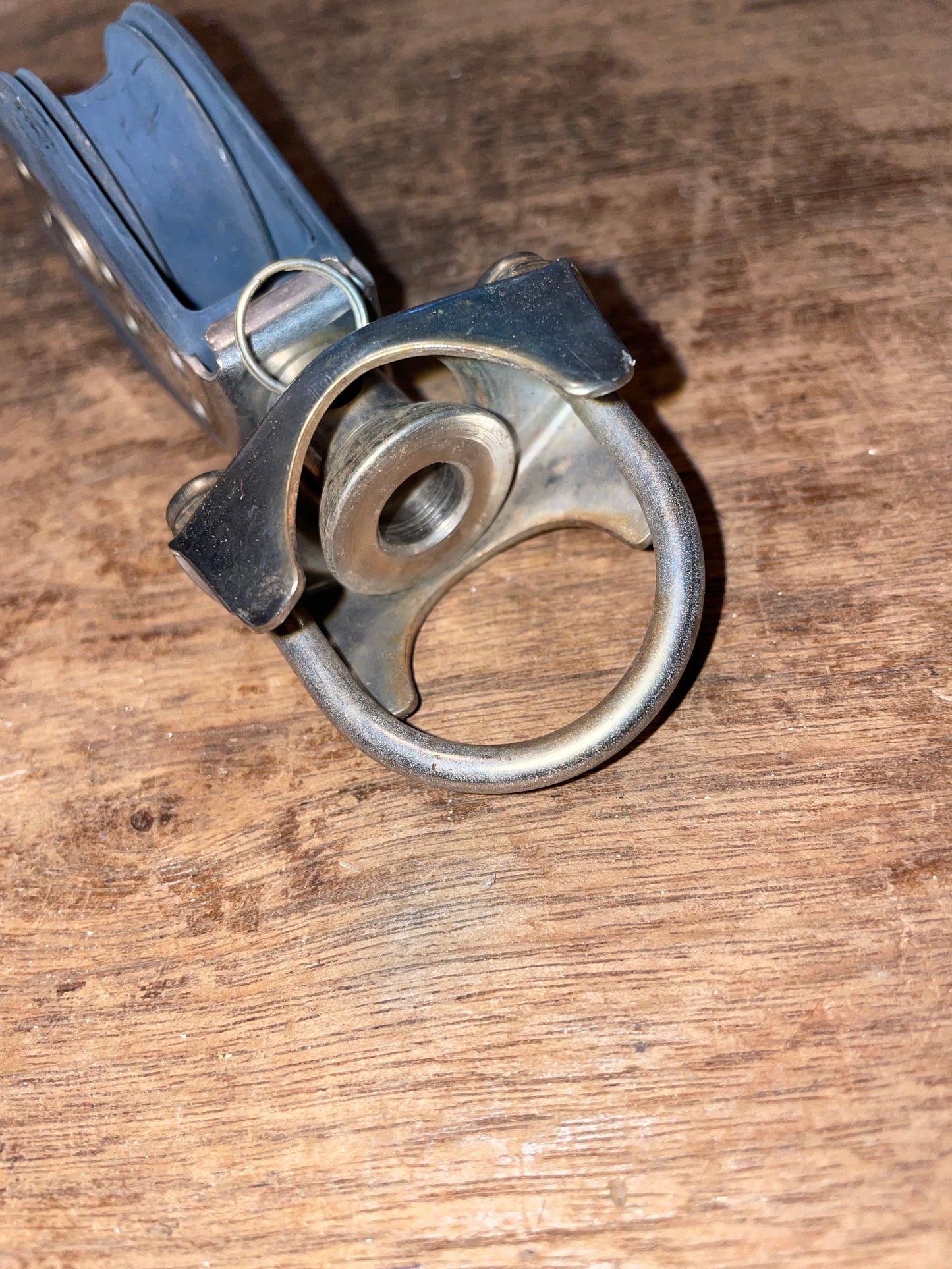 Harken Single Swivel 1 1/2” Sheave 7/16” Line Stanchion Block- 1”