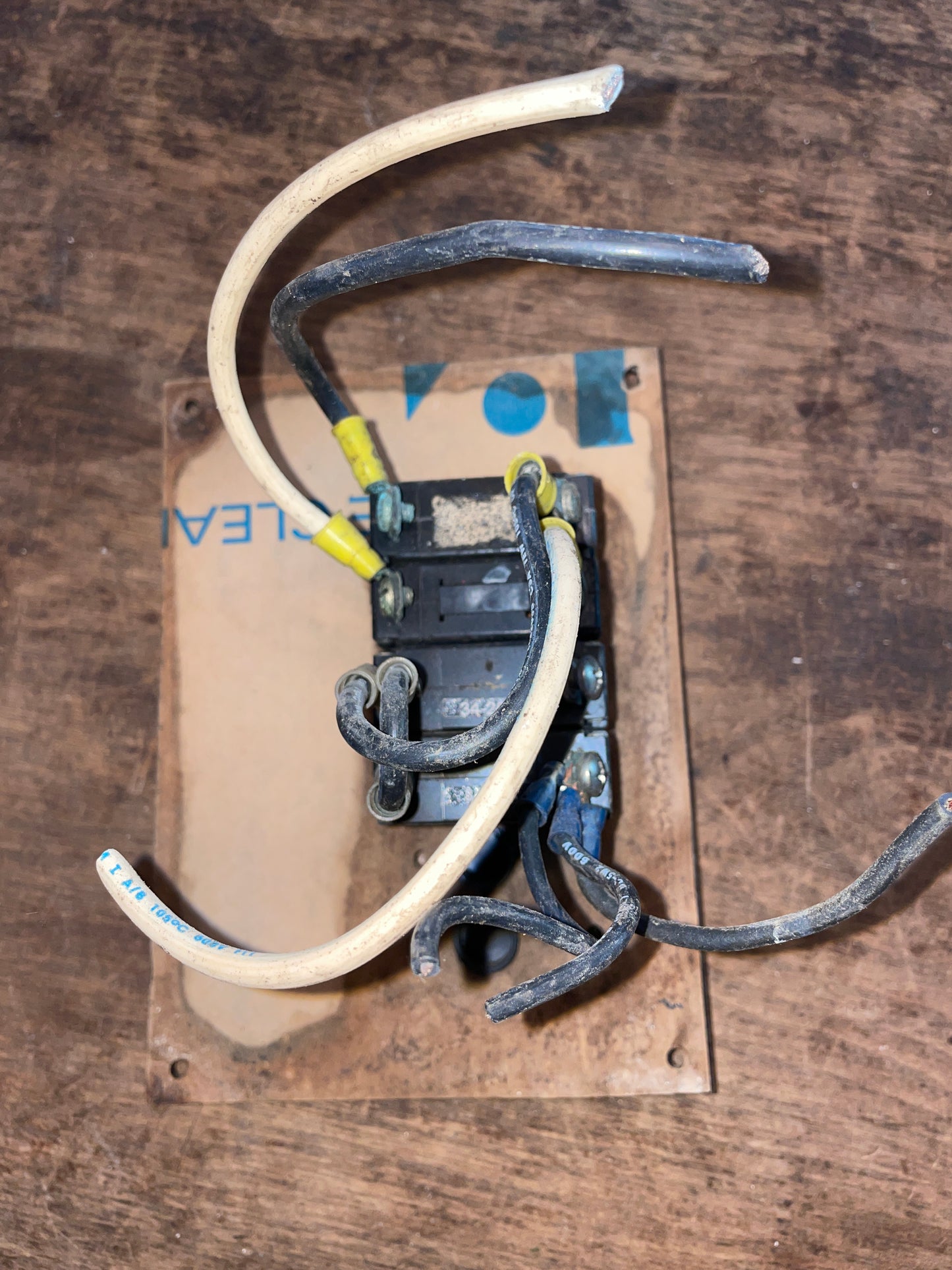 Ancor 110 Volt 6 Switch Electrical Panel- Untested