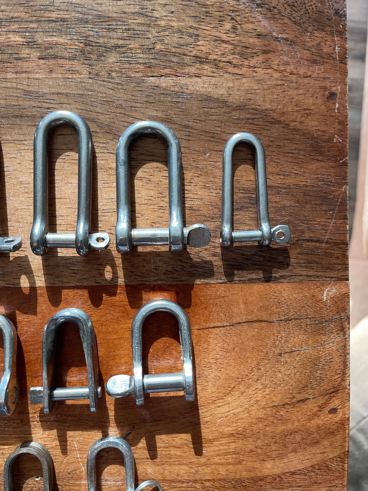 LOT OF 12 Stainless Steel Shackles - 3/8” TO 3/4” Widths